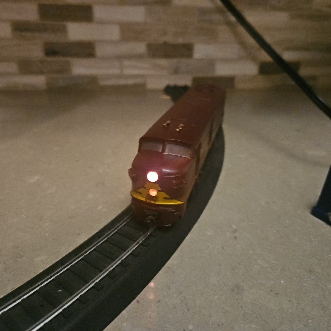 Train Miniature TM HO Custom Paint Soo Line Powered Alco FA-1 Locomotive (READ)
