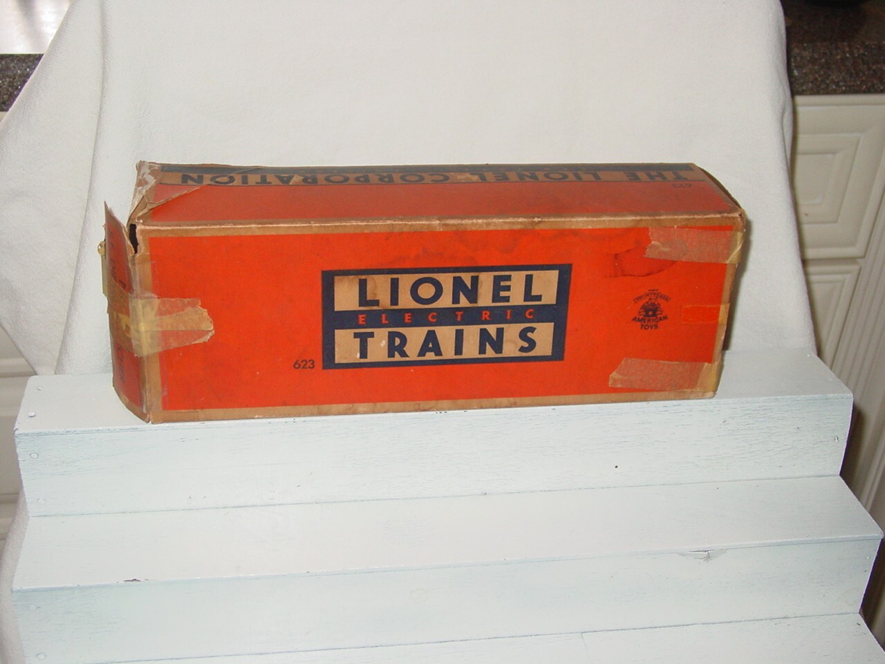 LIONEL POST-WAR 623 A.T. & S.F. DIESEL SWITCHER- BOX & Insert Runs Great