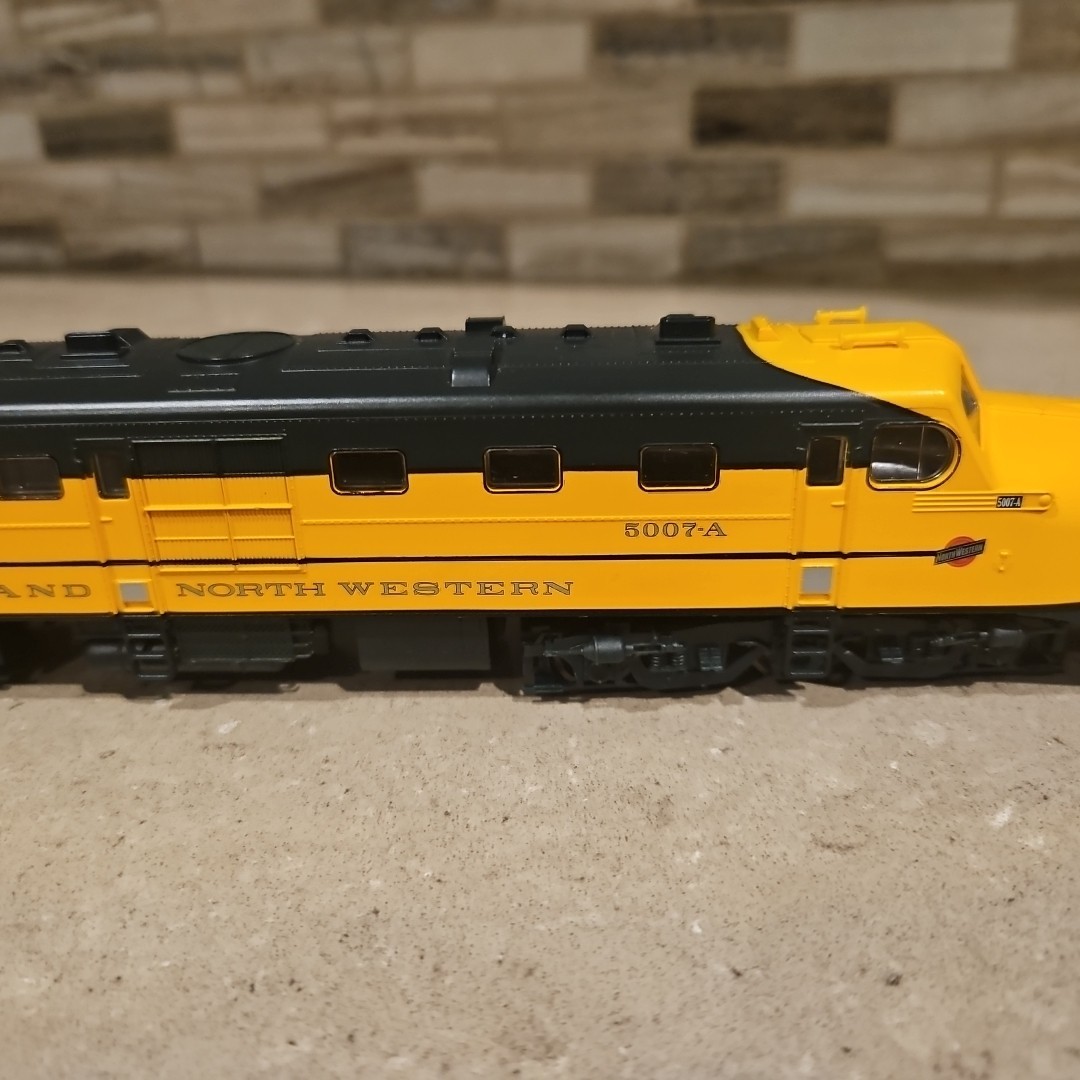 Life-Like PROTO 1000 Diesel Alco DL-109 Powered Chicago & North Western # 5007A