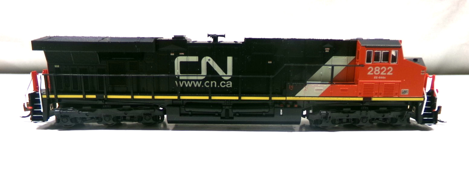 N scale Kato Canadian National ES44AC diesel engine in original box (lot N 96)