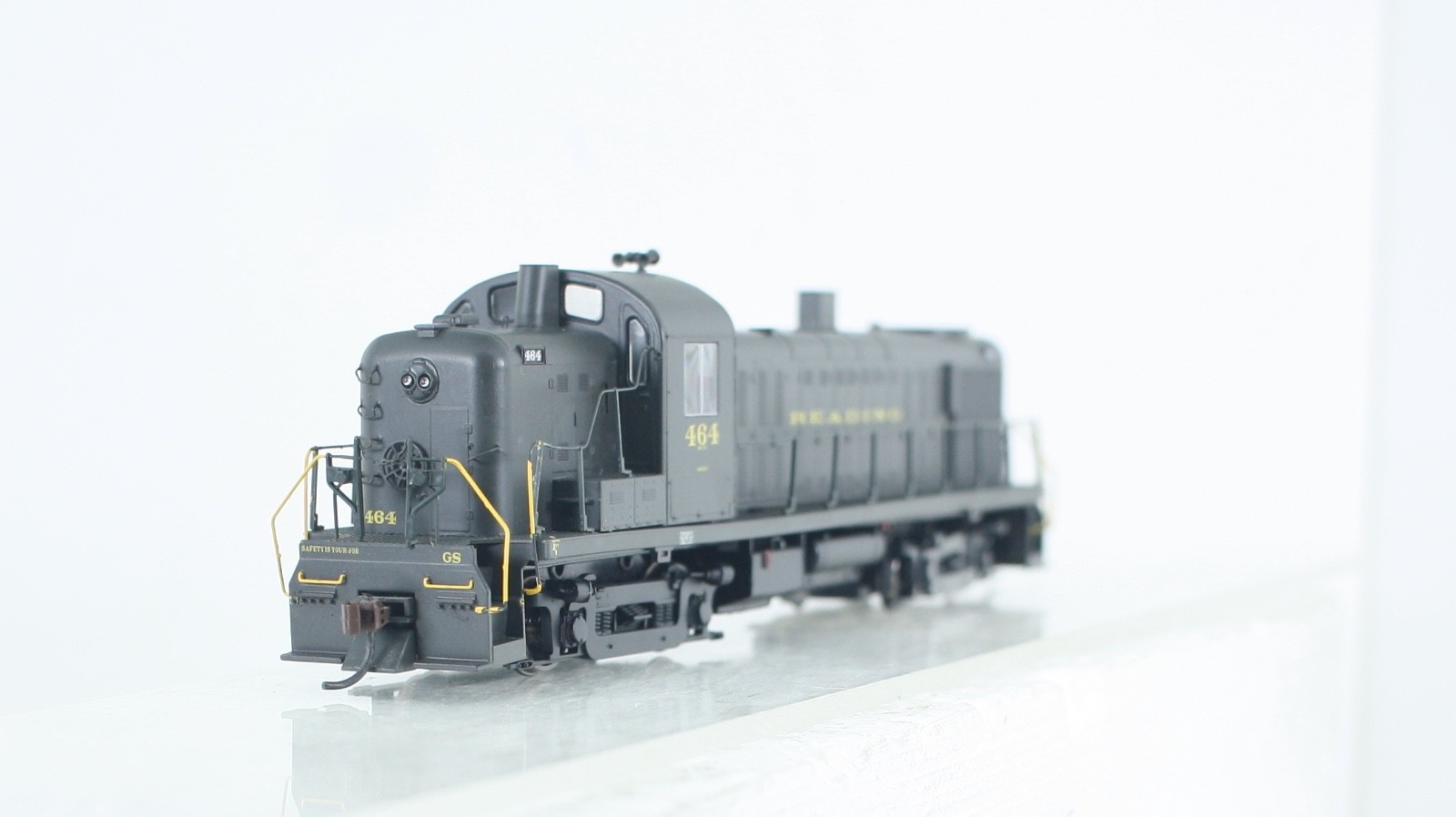 HO Scale Athearn RTR 96786 Reading RS-3 Diesel W/ DCC #464