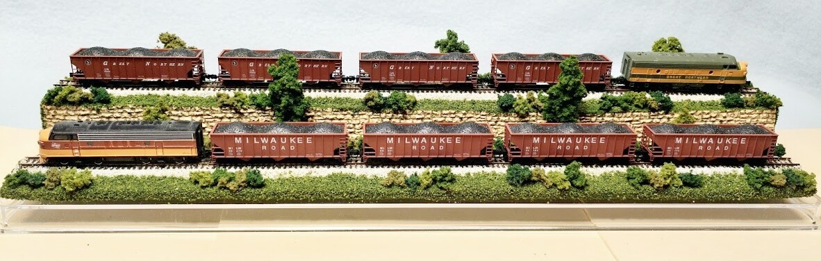 Z SCALE 16″ 2-LEVEL TRACK -SUMMER SCENE-DISPLAY CASE-FOR ANY Z TRAIN