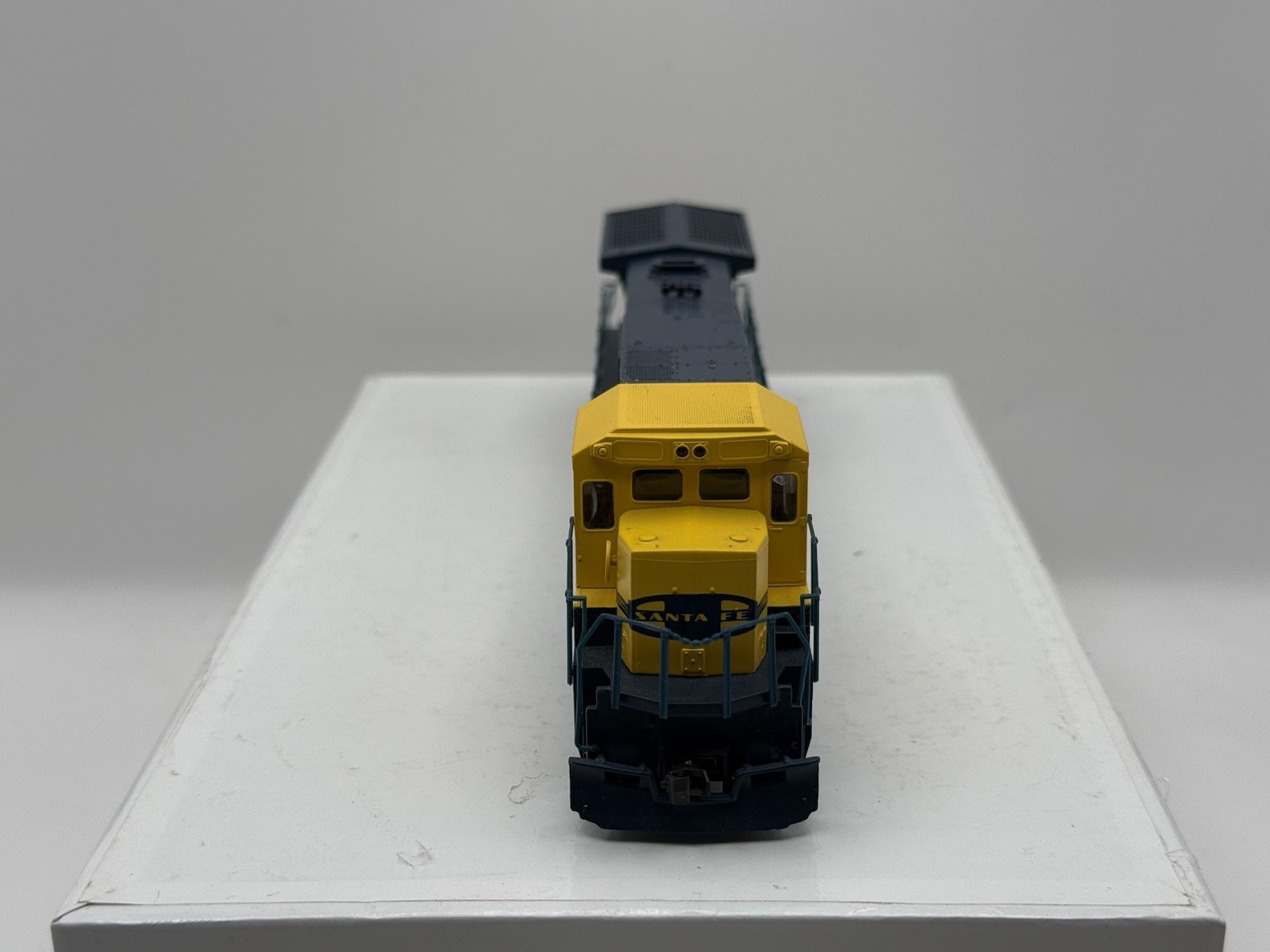 GE Dash 8 40B Santa Fe # 7435