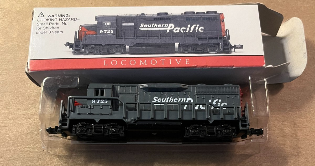 Southern Pacific Locomotive # 9725 Model Train No 418 High Speed N Scale w Box