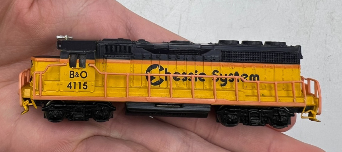 Bachmann N Scale GP-40 B&O Chessie System 4115 Diesel Locomotive – Tested Read