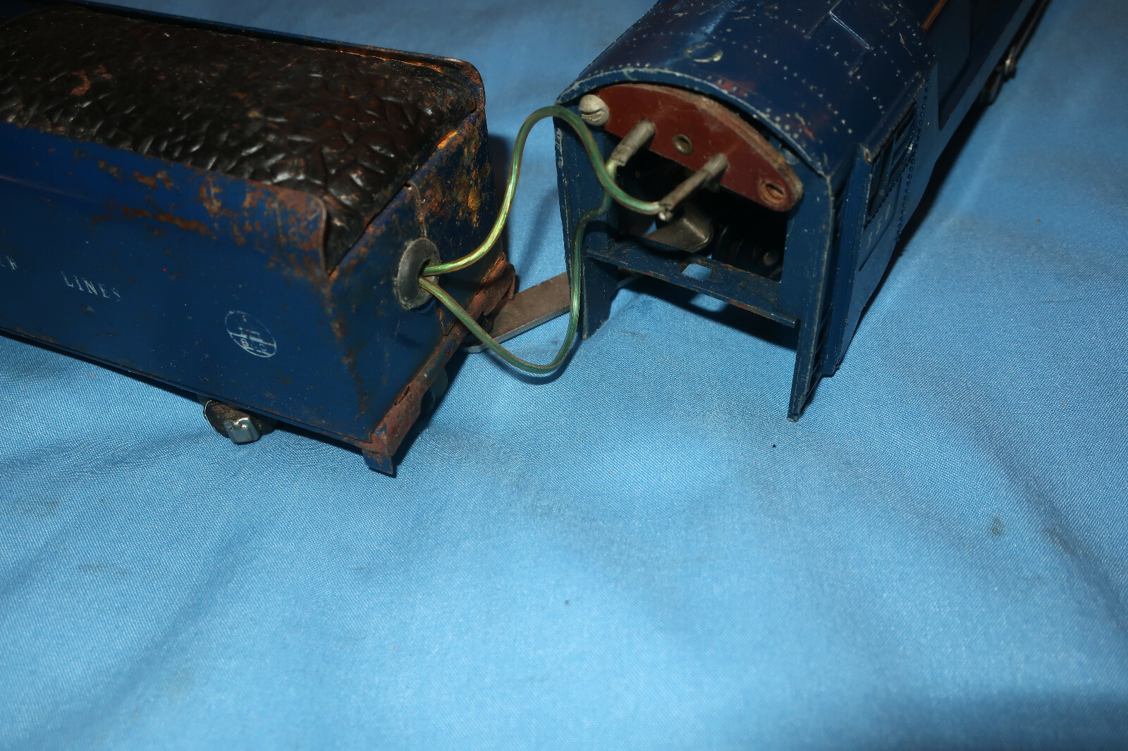 American Flyer #350 Royal Blue Locomotive & Tender with Wire Handrails. Runs