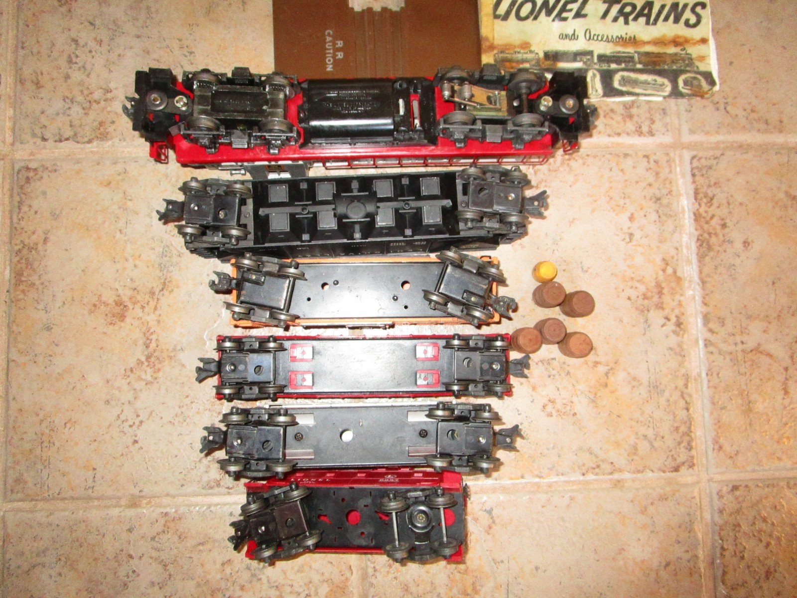 1950’S LIONEL O GAUGE 2328 BURLINGTON ROUTE GP-7 POWERED DIESEL RUNS WITH 5 CARS