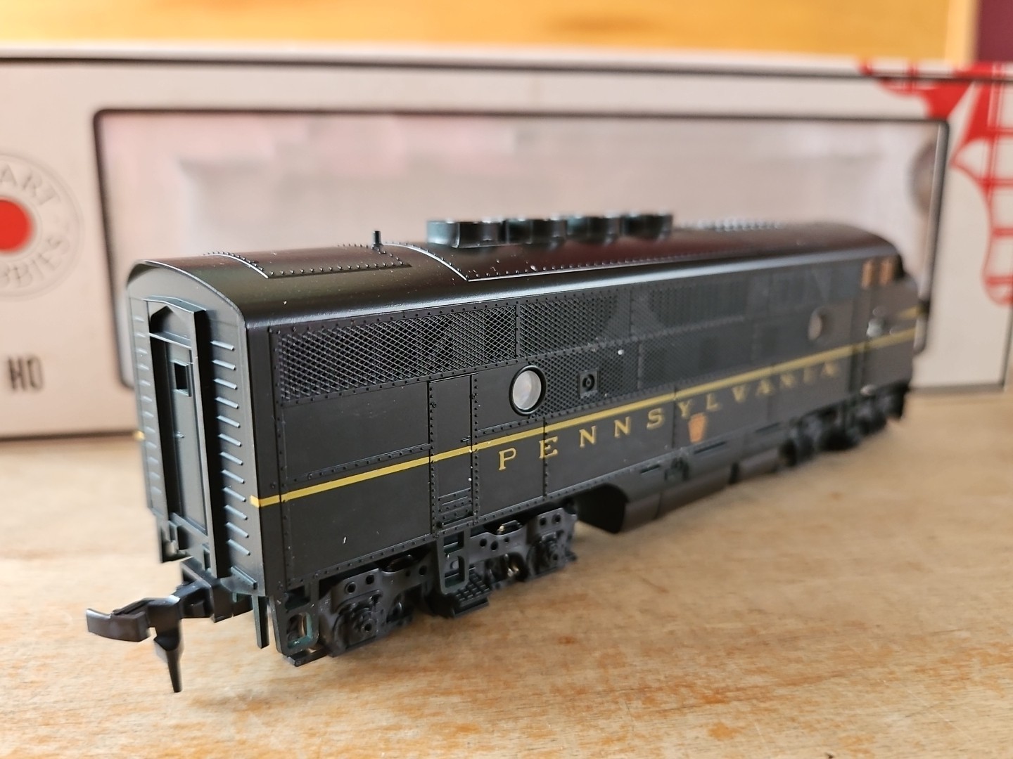 Stewart 8110 Ho Pennsylvania F3 Phase II “High Fans” Powered Loco PRR #9501 LN