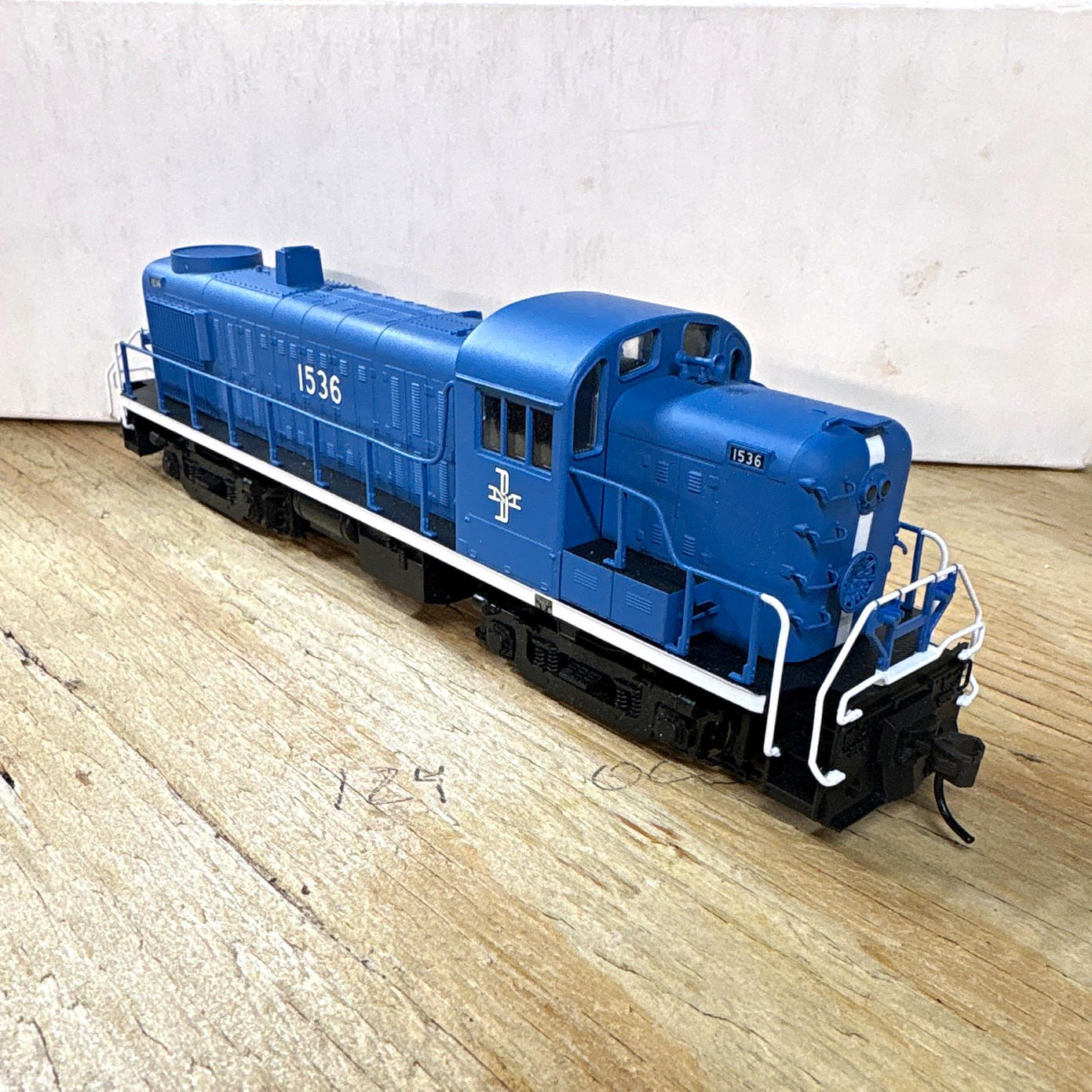 Atlas Classic HO Scale Boston & Maine ALCO RS-3 Diesel Locomotive #1536 MPN 7002