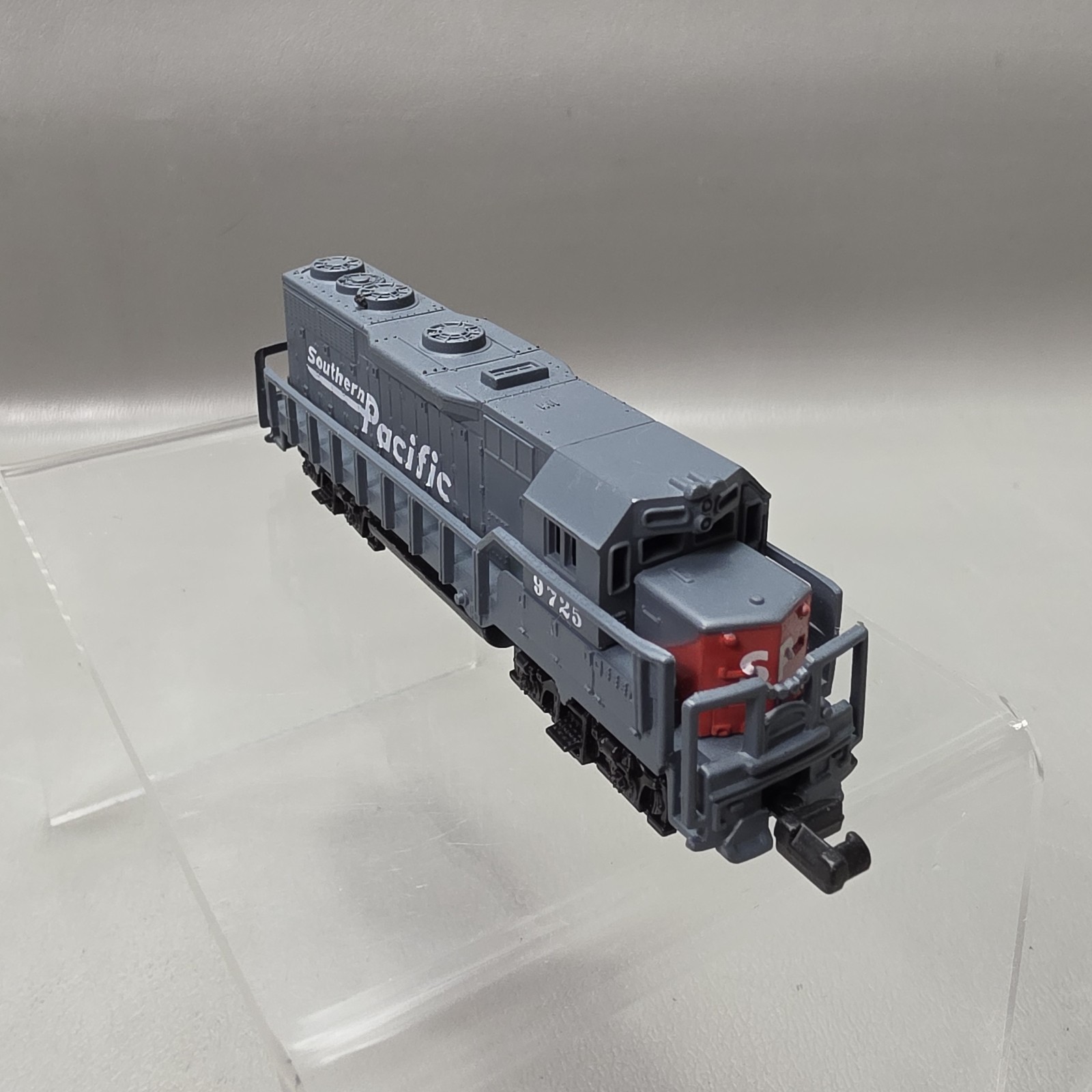 High Speed Metal Products Southern Pacific N Scale Engine 9725 Gray Dummy