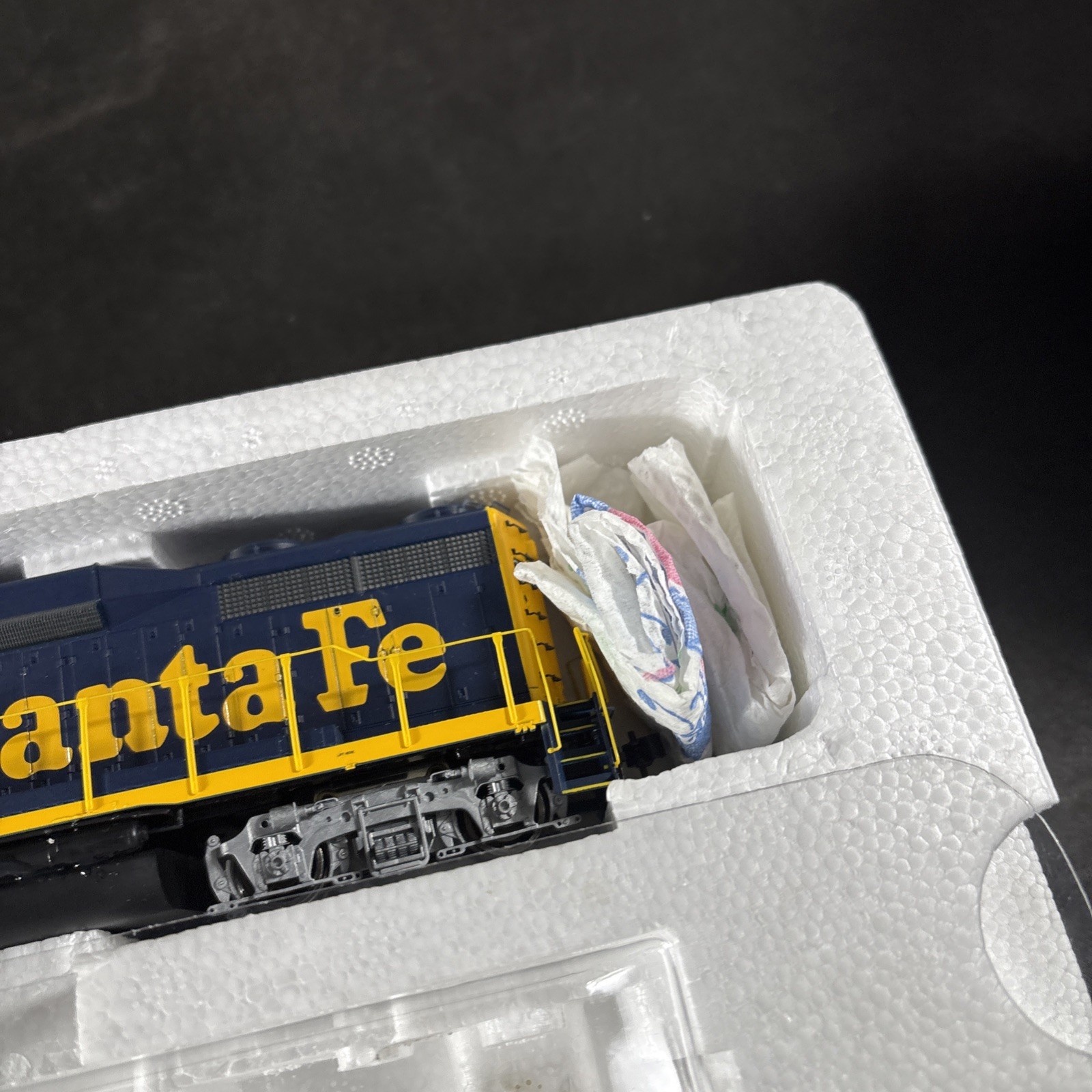 PROTO 2000 HO SCALE LOCOMOTIVE GP30 ASSEMBLED WORKING LN 21509 AT&SF 3233 DCC