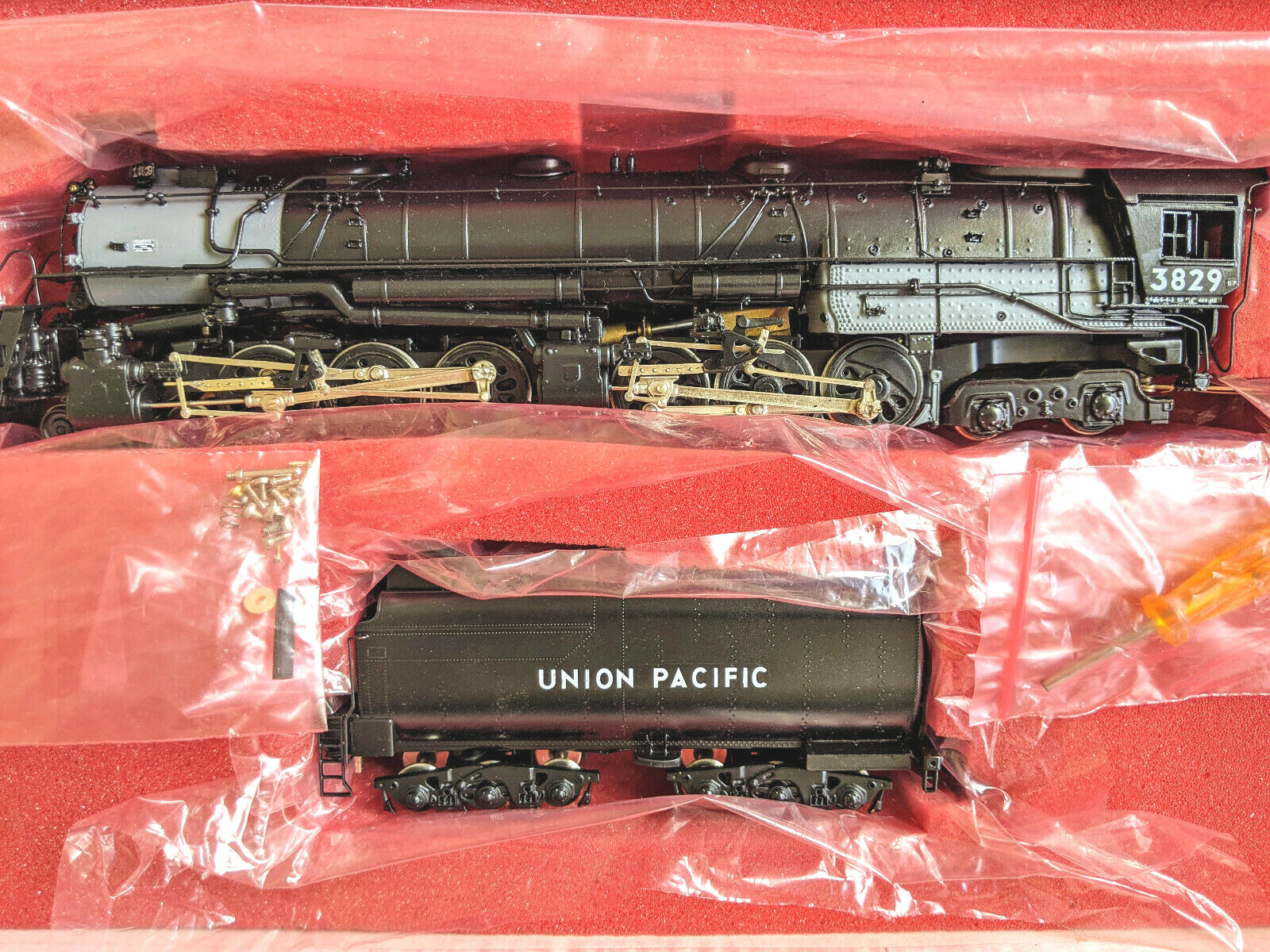 **PRO-PAINTED! KEY BRASS *HEADLIGHT *CAN MOTOR “UP 4-6-6-4 CHALLENGER” HO *L@@K!