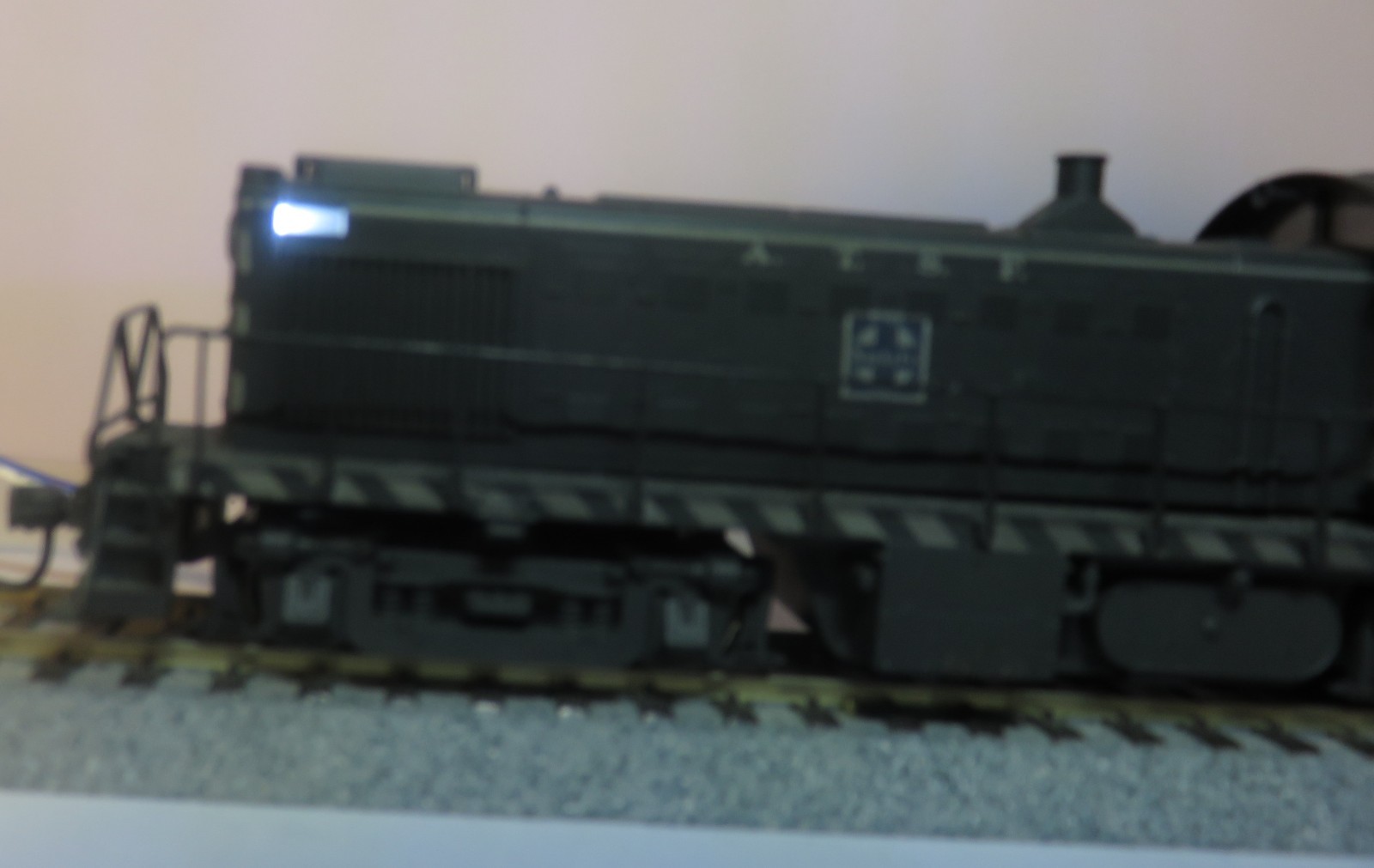 Atlas/Kato HO Santa Fe RS-1 DC/DCC, Directional LED Lights, Knuckle Couplers