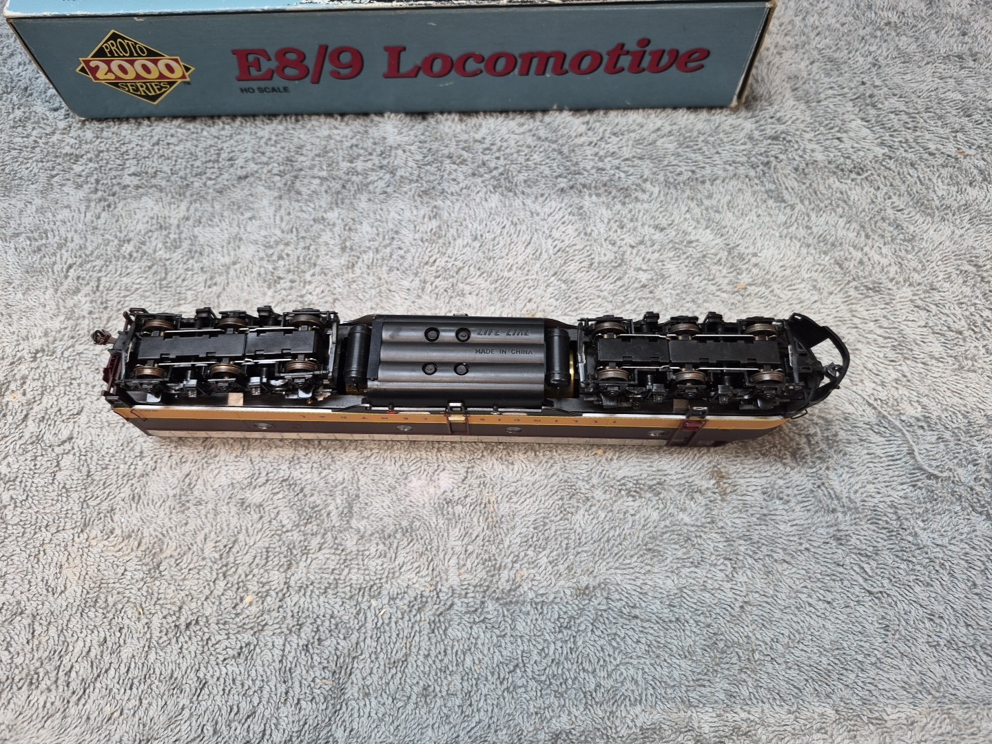 HO Proto 2000 ILLINOIS CENTRAL EMD E8/9 Powered Diesel Locomotive IC #4022 NIOB