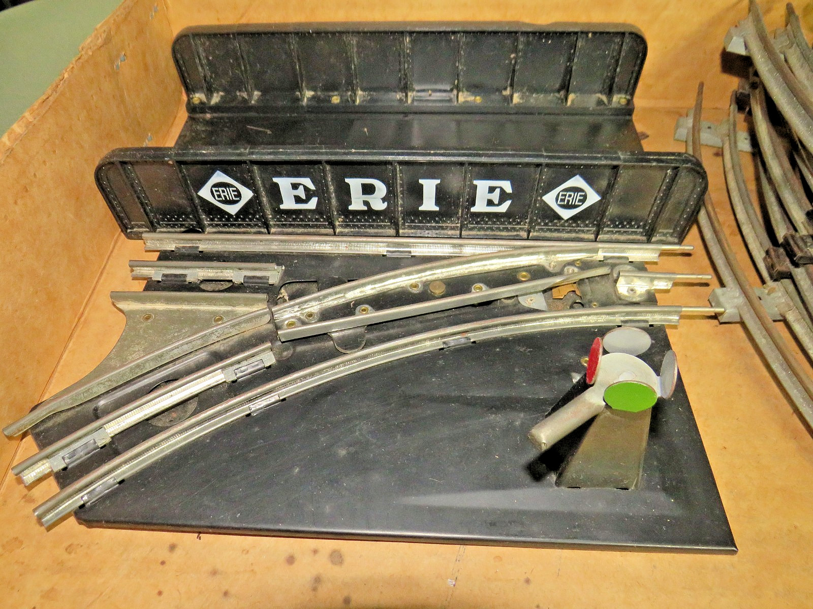 VINTAGE 1950s UNIQUE / MARX O OR 027 GAUGE ELECTRIC FREIGHT TRAIN SET IN BOX