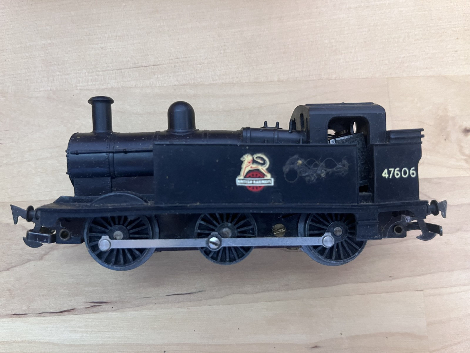 Triang R052 OO BR Black 0-6-0 Jinty Class 3F Tank Loco 47606 with box