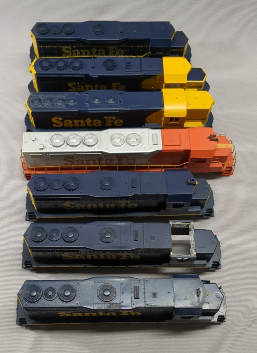HO scale Athearn Blue Box 7 SANTA FE Locomotive Shells and 1 Dummy