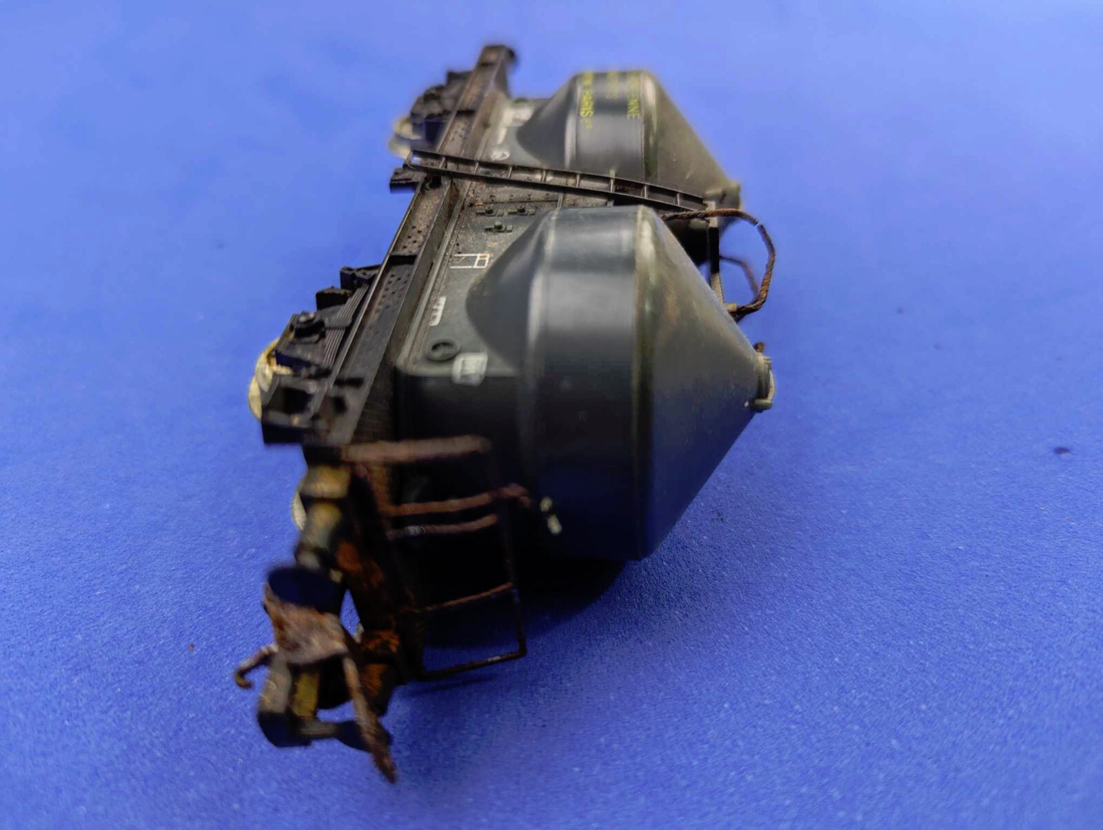 TRAIN WAGON SINGLE METAL AXLE METAL WHEELS GREYHOPPER TYPE 2013 EB00045 BIN 018