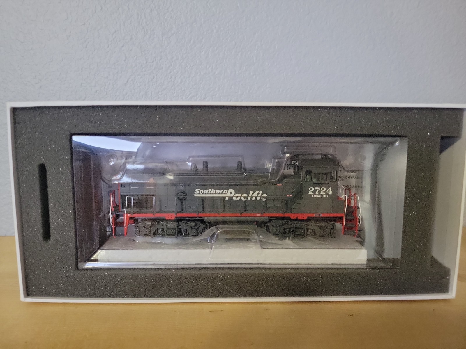 HO Scale Athearn Genesis Southern Pacific MP15AC #2724 DCC Ready
