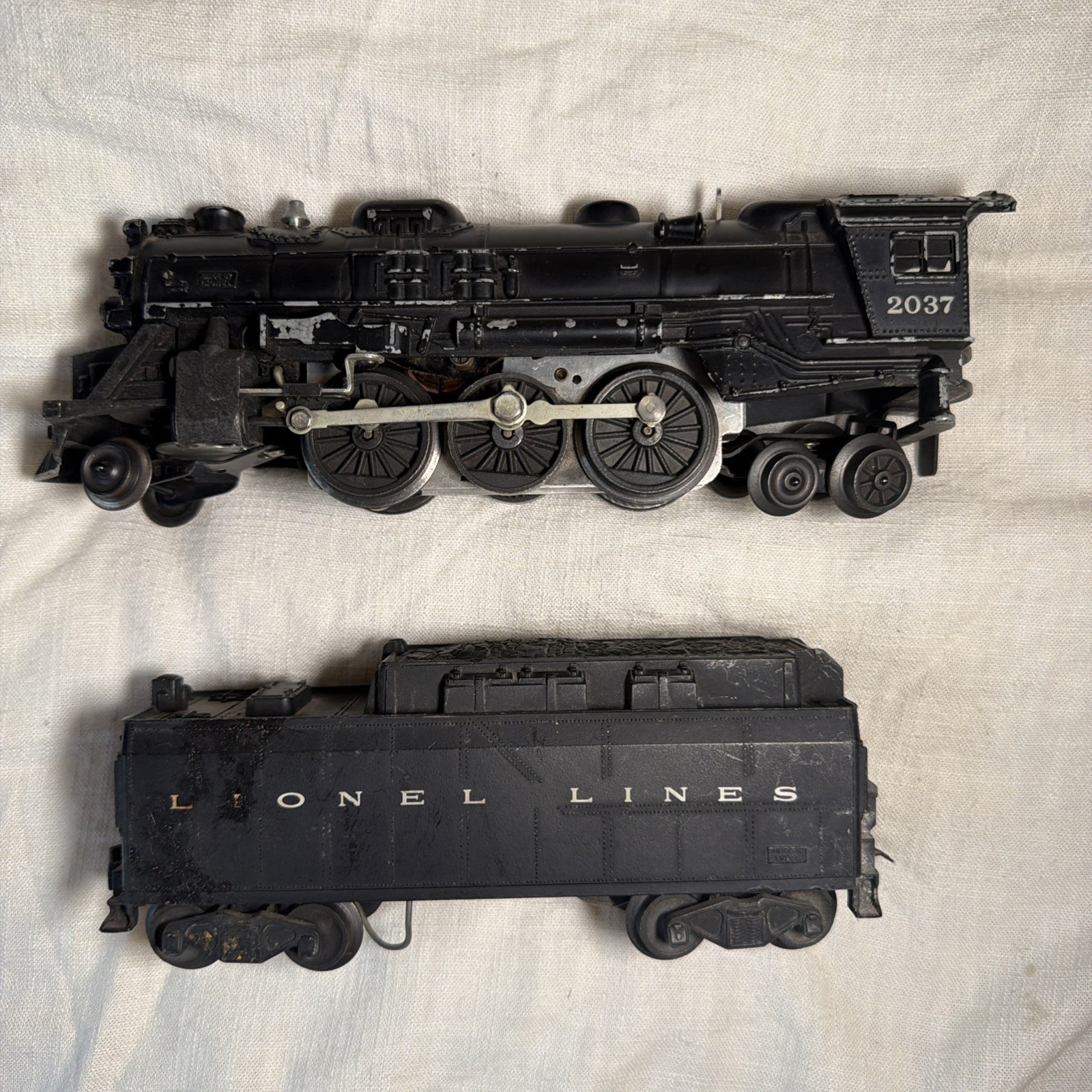 Vintage 1950’s Lionel Train Steam Engine 2037 and Coal Car Untested As Is