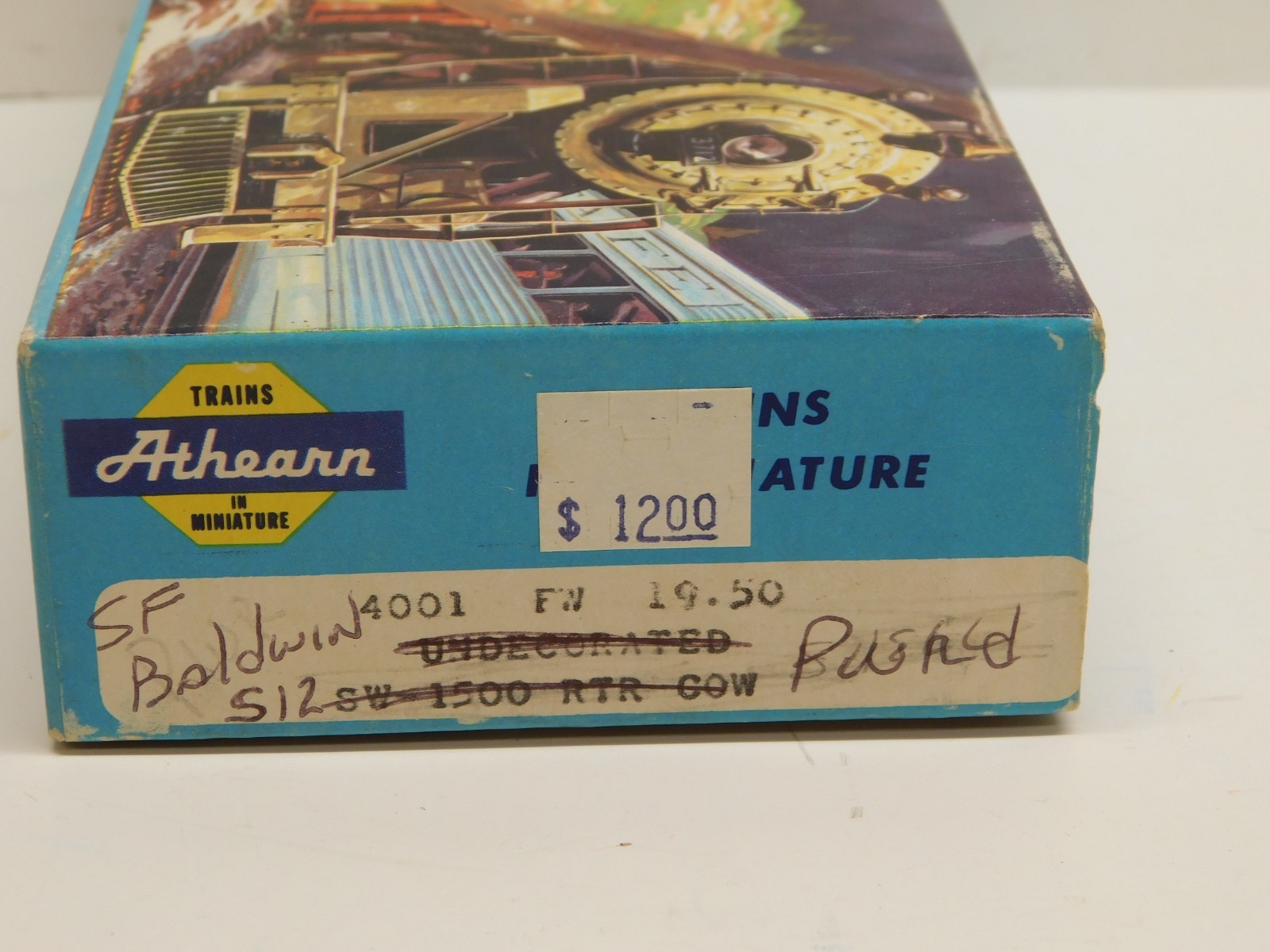 Athearn HO Blue Box Santa Fe S12 Diesel Engine #2200 – Powered Unit