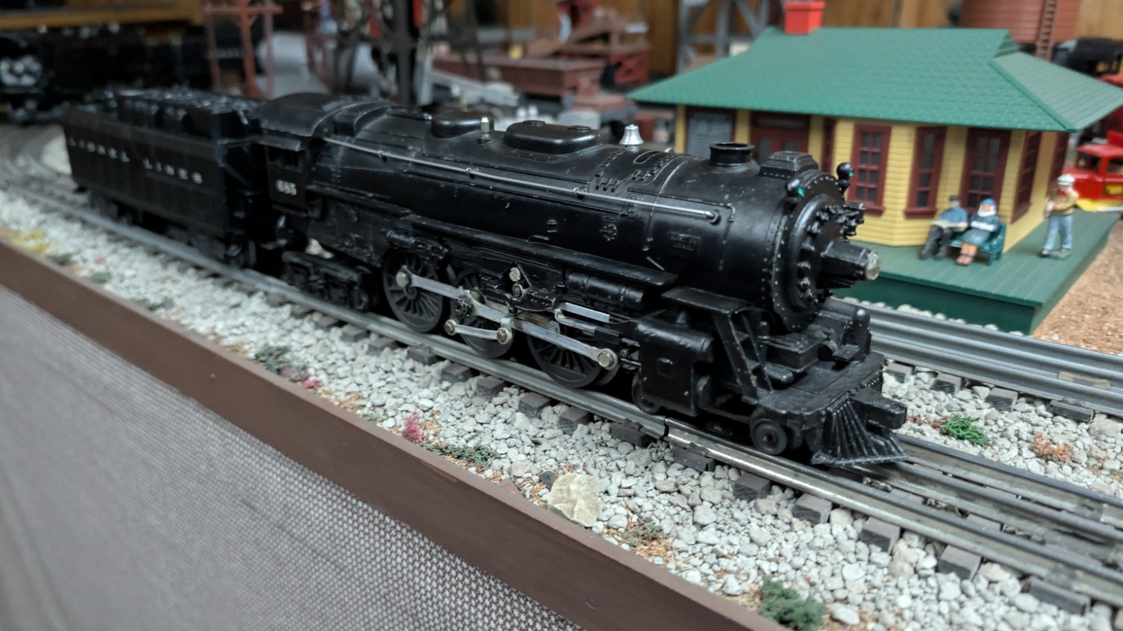Lionel Postwar 685 Steam Engine with 6026W Whistling Tender