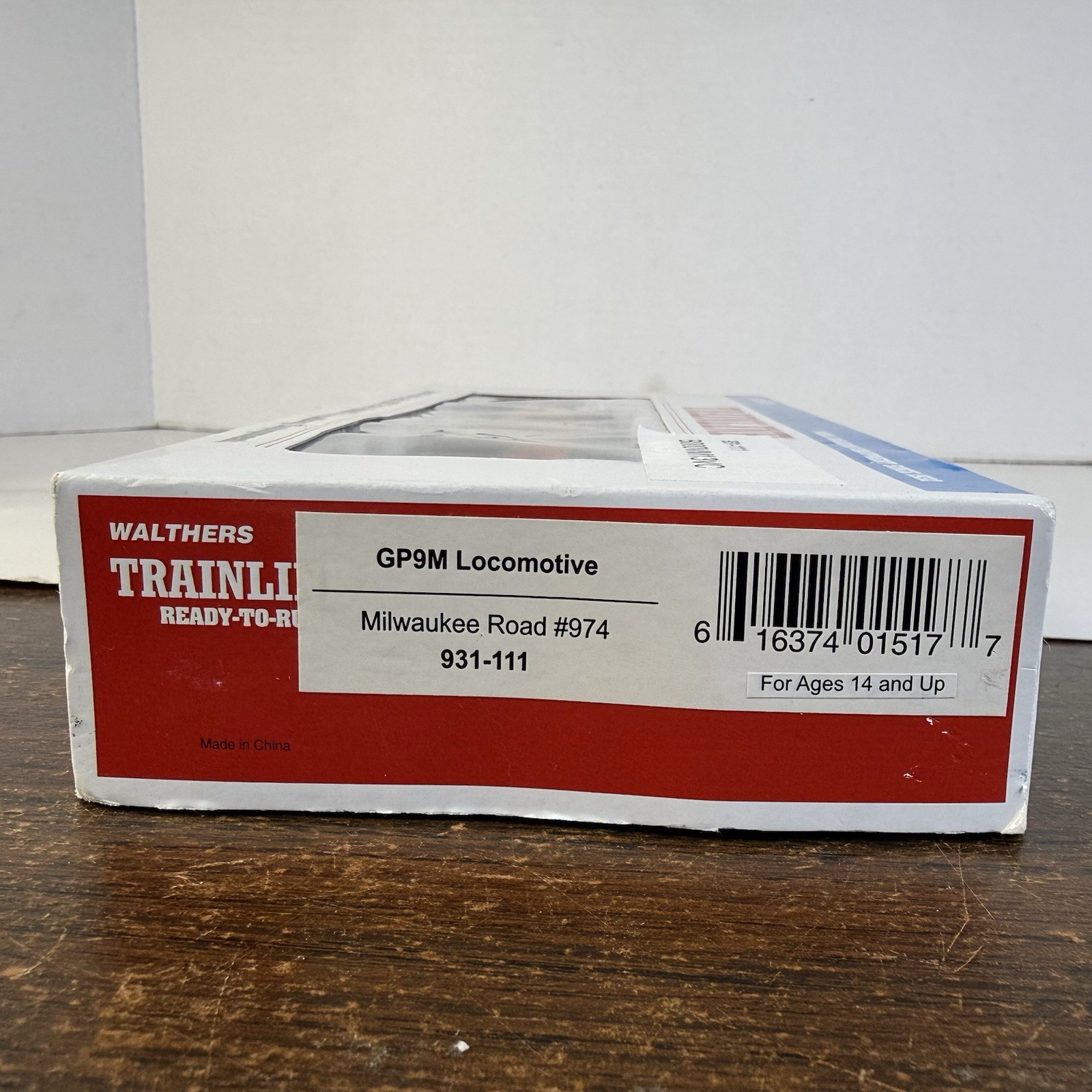 1996 HO Scale Walthers Train line GP9M Milwaukee Road locomotive 974 freight car