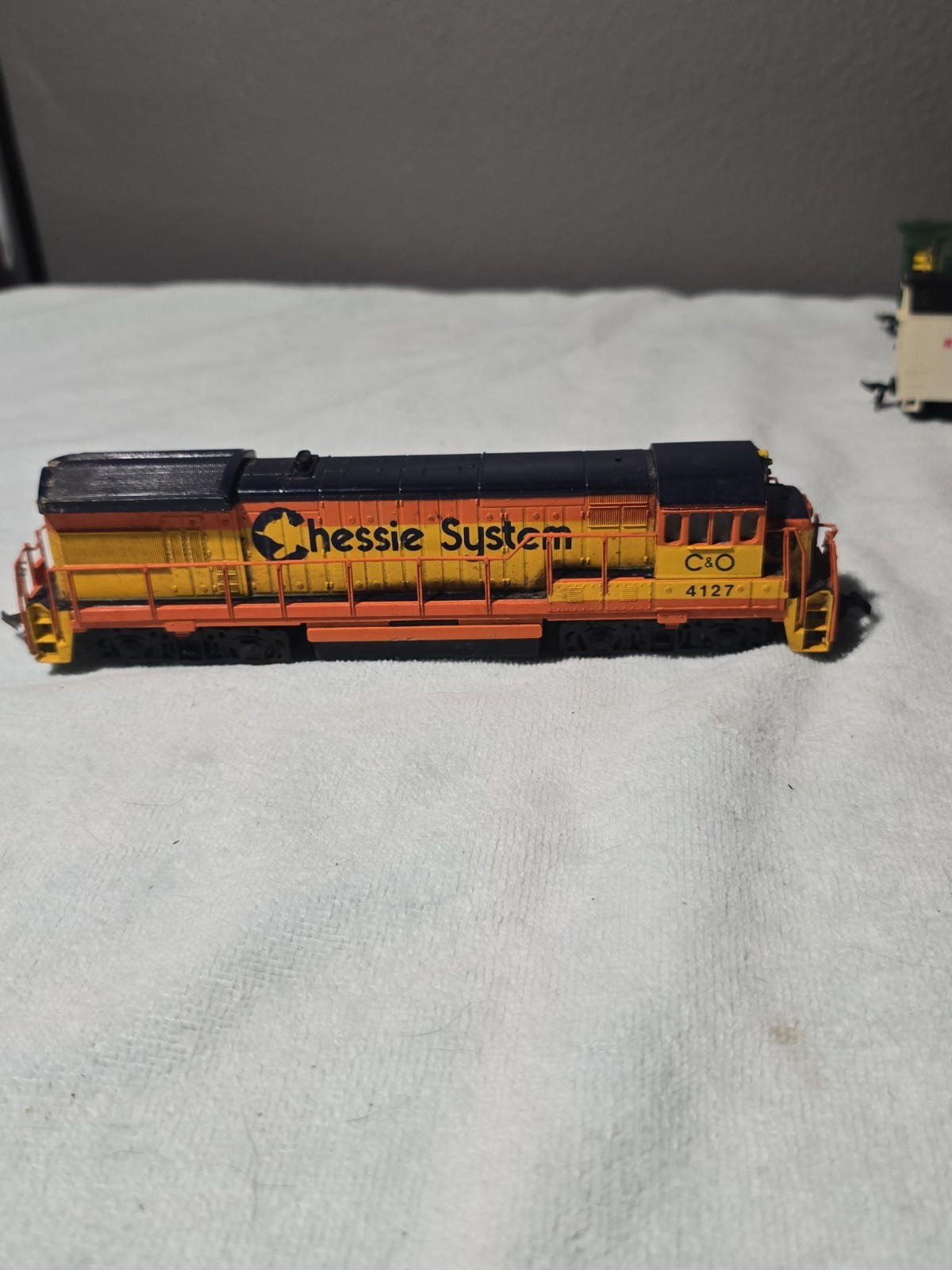 Bachmann HO Scale Chessie System Locomotive C&O #4127 VINTAGE Tested Good