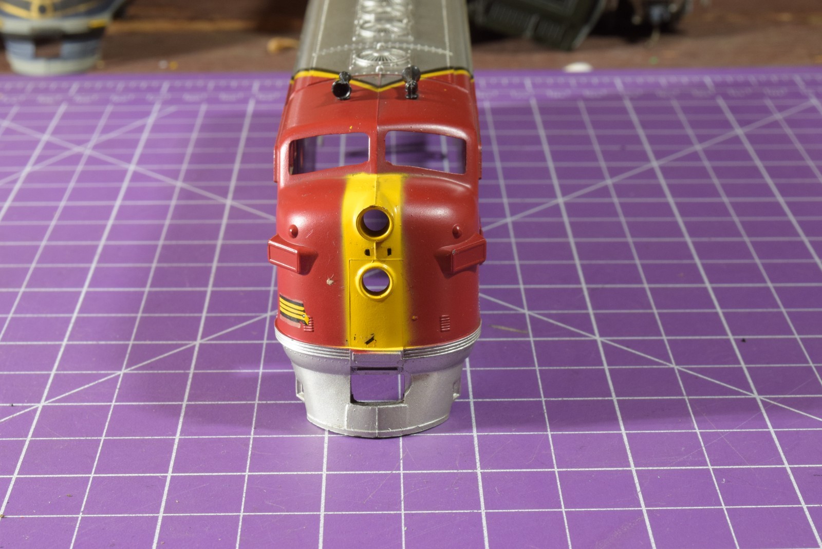 HO Shell F7A Santa Fe Red Warbonnet, cab number? horns and ladders SHL