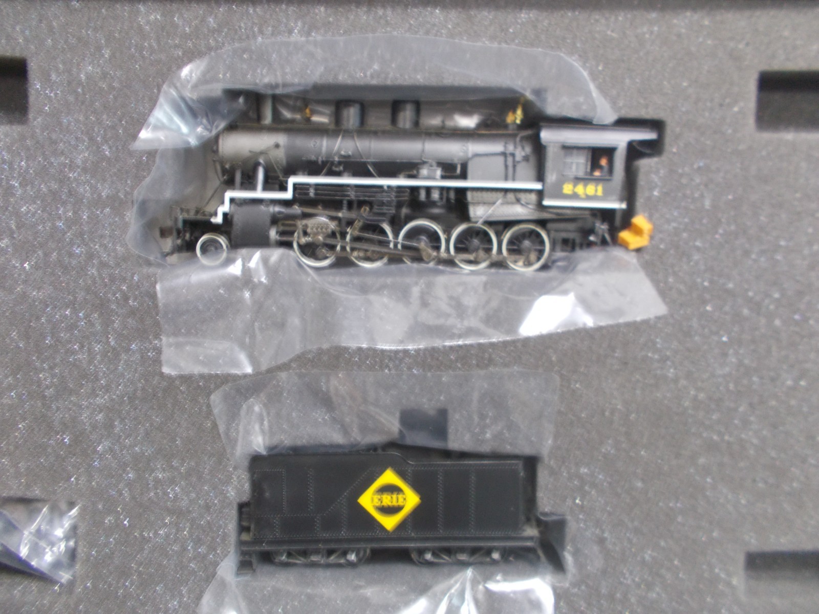 SPECTRUM~ERIE 2-10-0 RUSSIAN DECAPOD LOCOMOTIVE # 2461 & TENDER~DCC PLUG ~HO