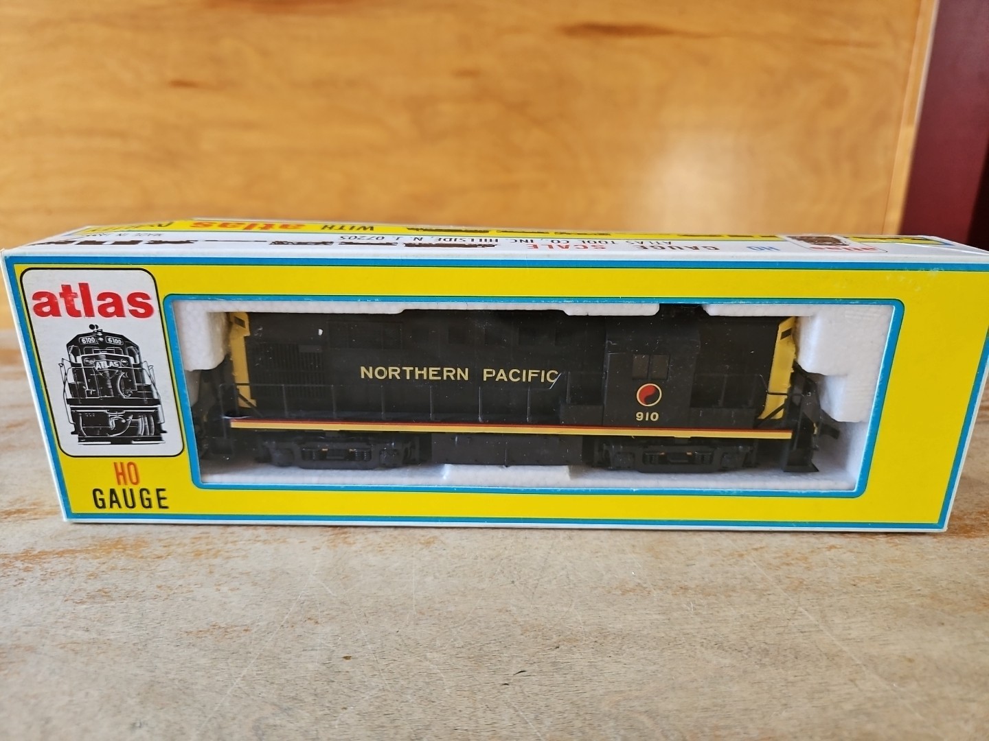Atlas HO 7099 Northern Pacific RS-11 Diesel Locomotive #910 LN in Box