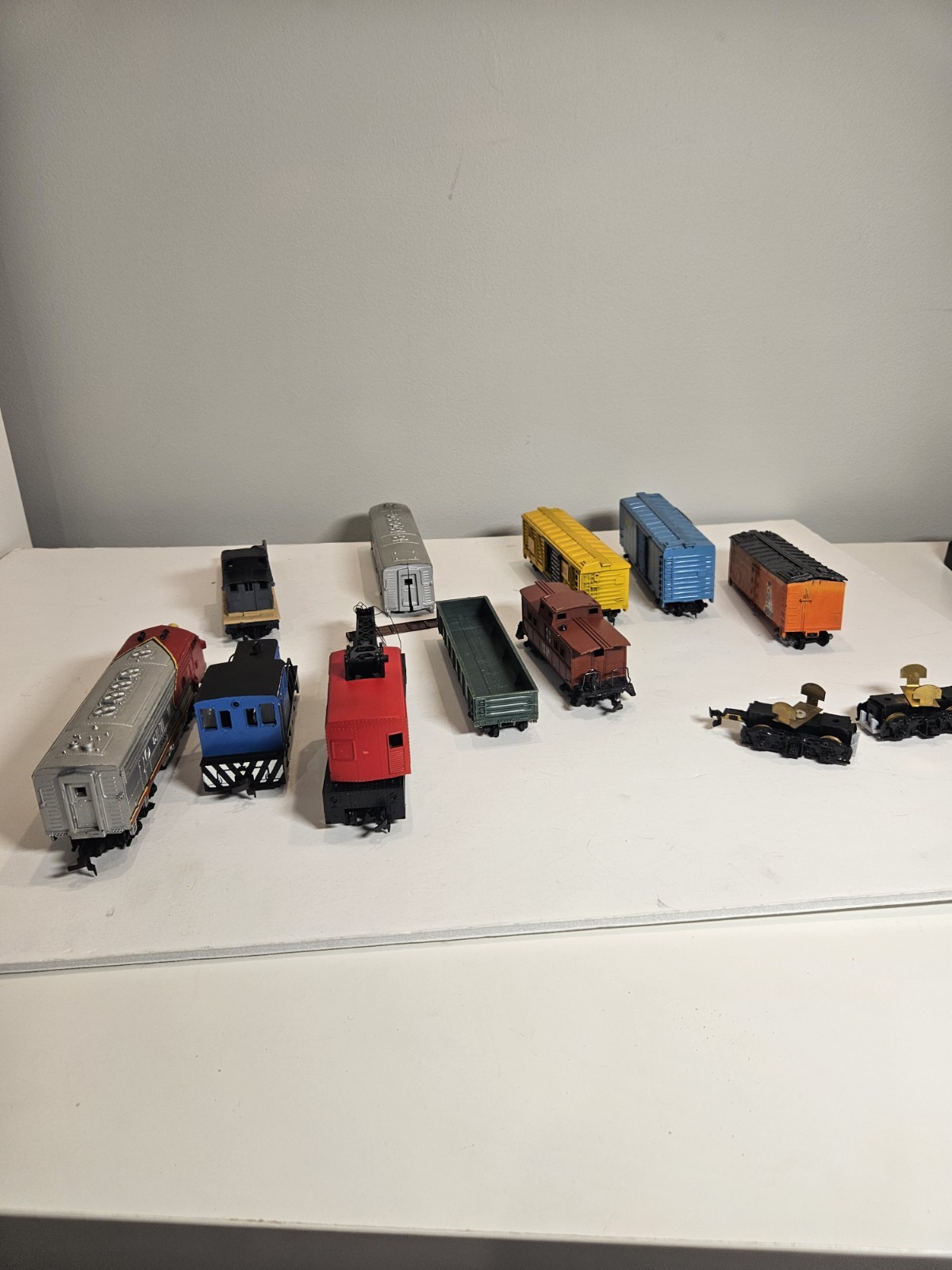Vintage HO scale Locomotive Power/Dummy Junk Lot – Untested – Unknown if working