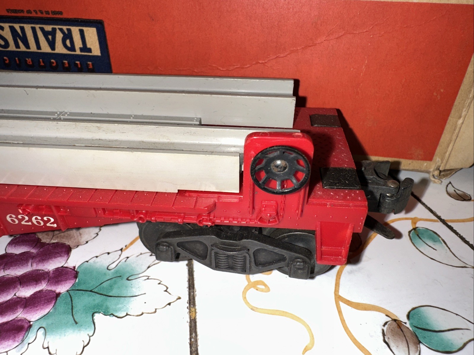 Lionel Postwar Set 1549 Switcher Set With 6262 Red Wheel Car