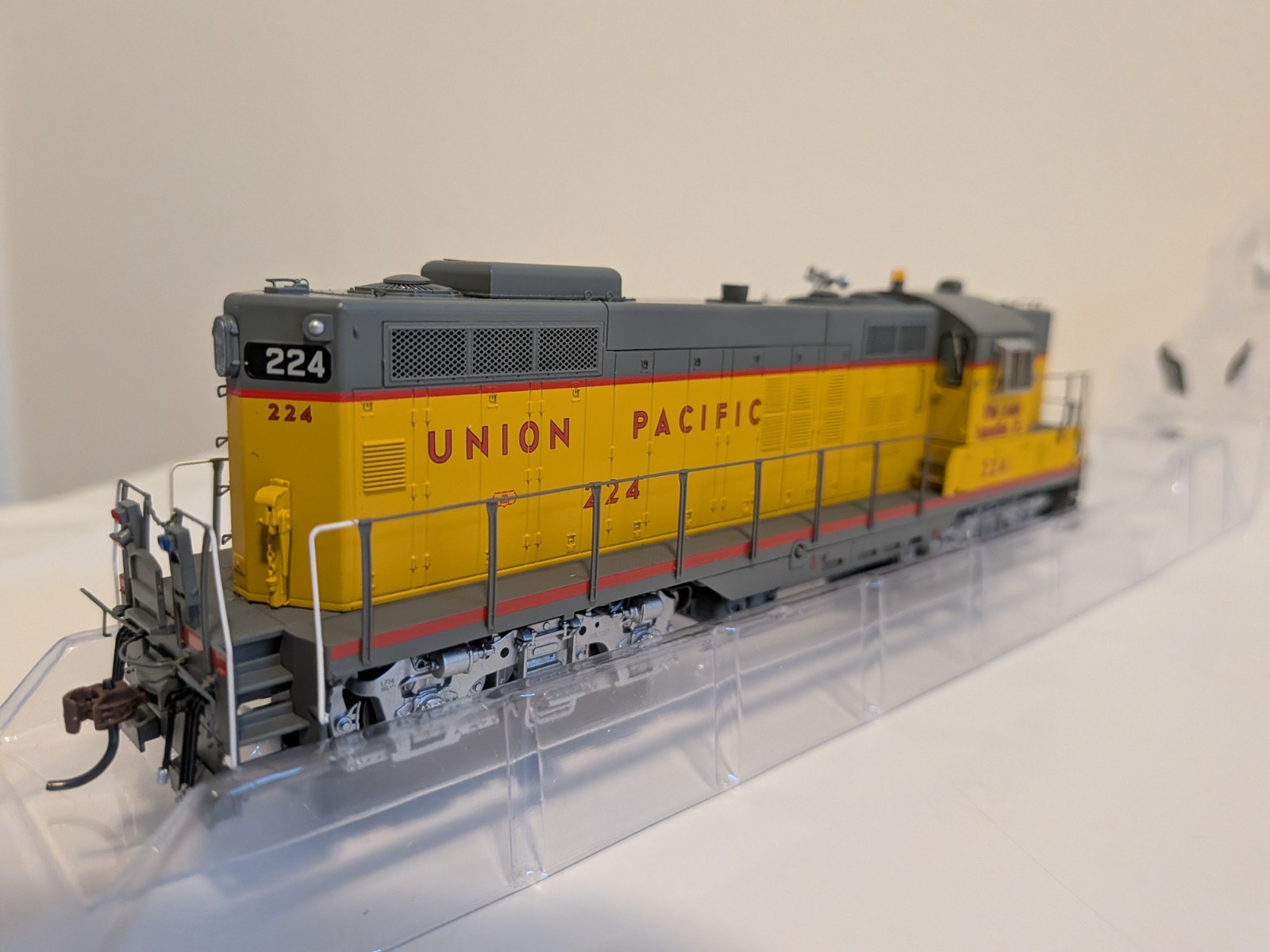 ATHG64146 Athearn Genesis UP GP9 DCC Ready + New NCE D13J Decoder (uninstalled)