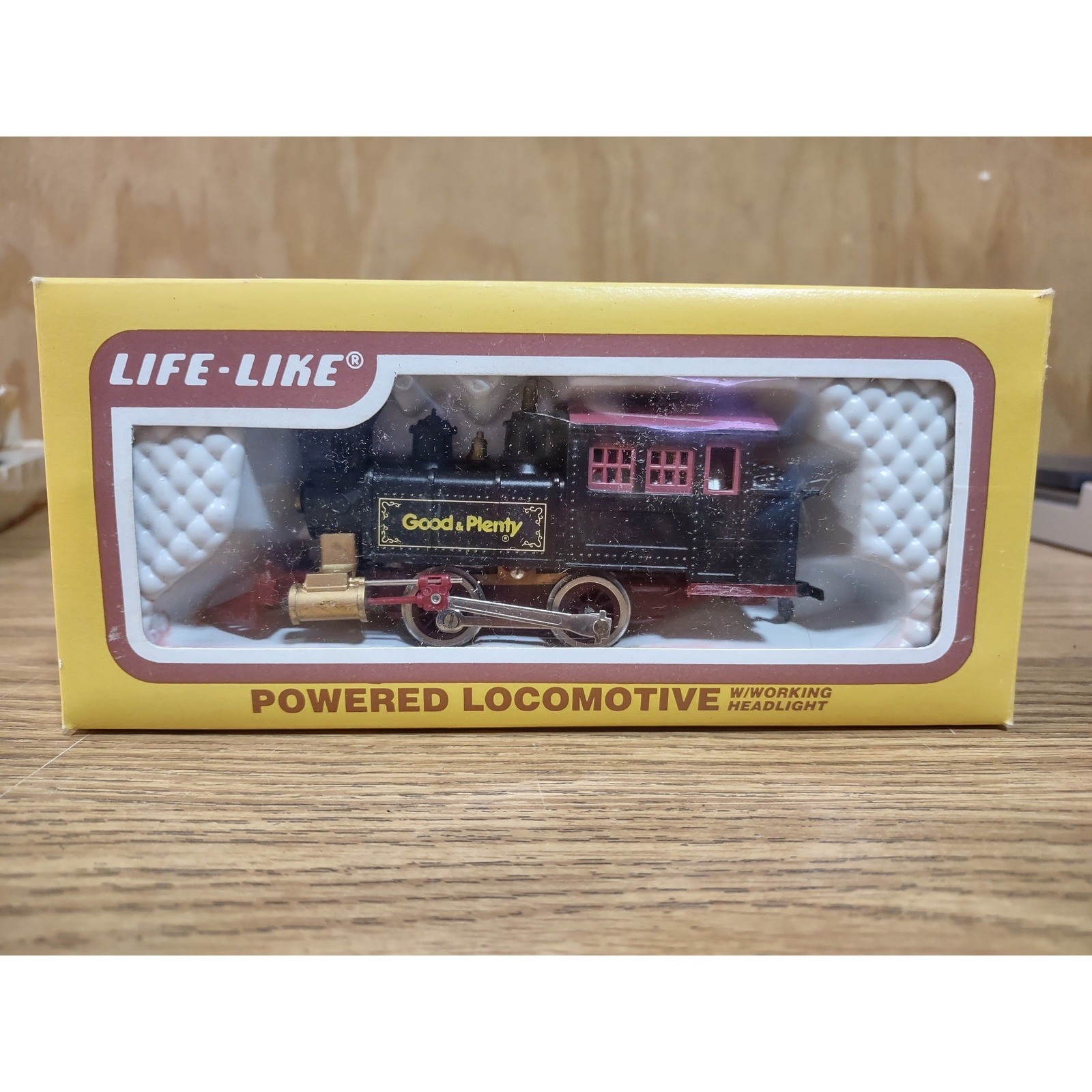 Life-Like HO Scale Powered Locomotive Good & Plenty Steam Engine 26691 Black Red