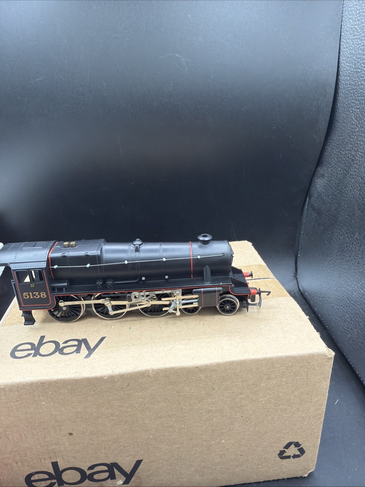 MIB Hornby OO Scale R.320 LMS Class 5 Locomotive Black Livery #5138