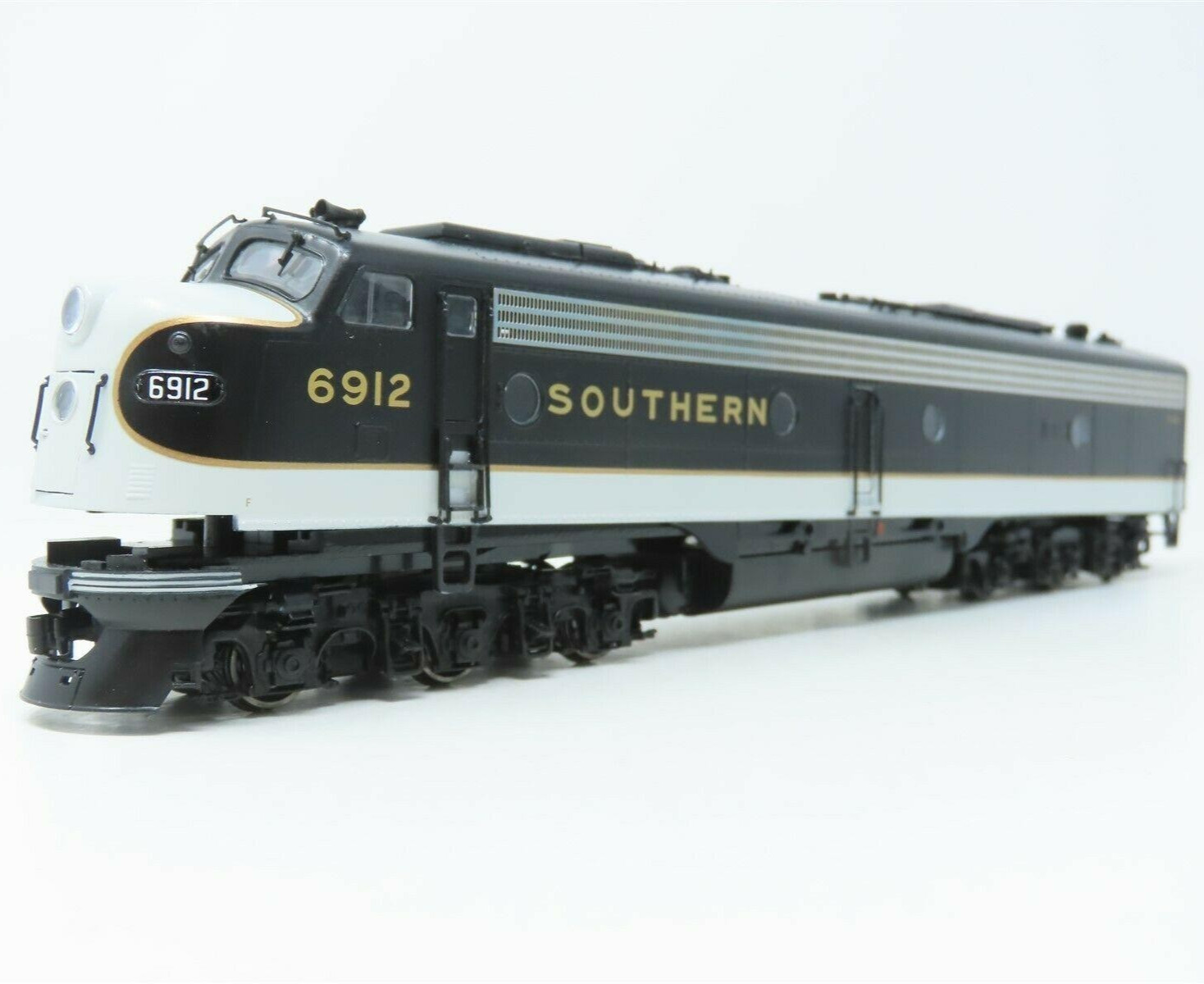 HO EMD E8/E9 SOU Southern #6912 DC NIB NOS # 21012