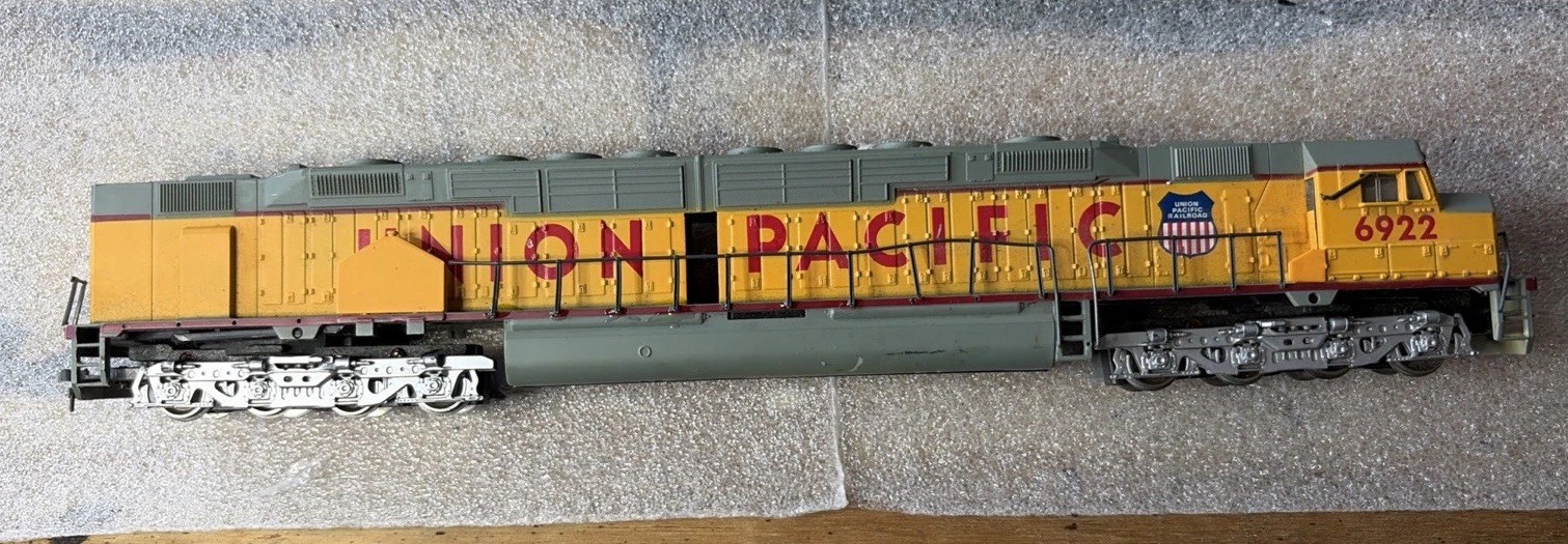 HO Scale, Bachmann DD40X “Union Pacific”Locomotive # 6922 Used -runs- Needs Work