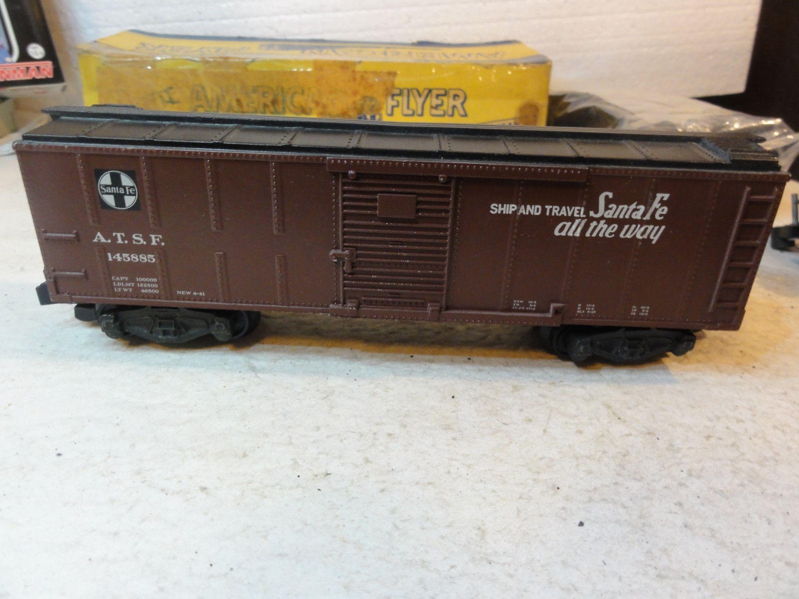 AMERICAN FLYER CUSTOM PAINT SANTA FE ATSF 145885 BOX CAR, KNUCKLE COUPLERS