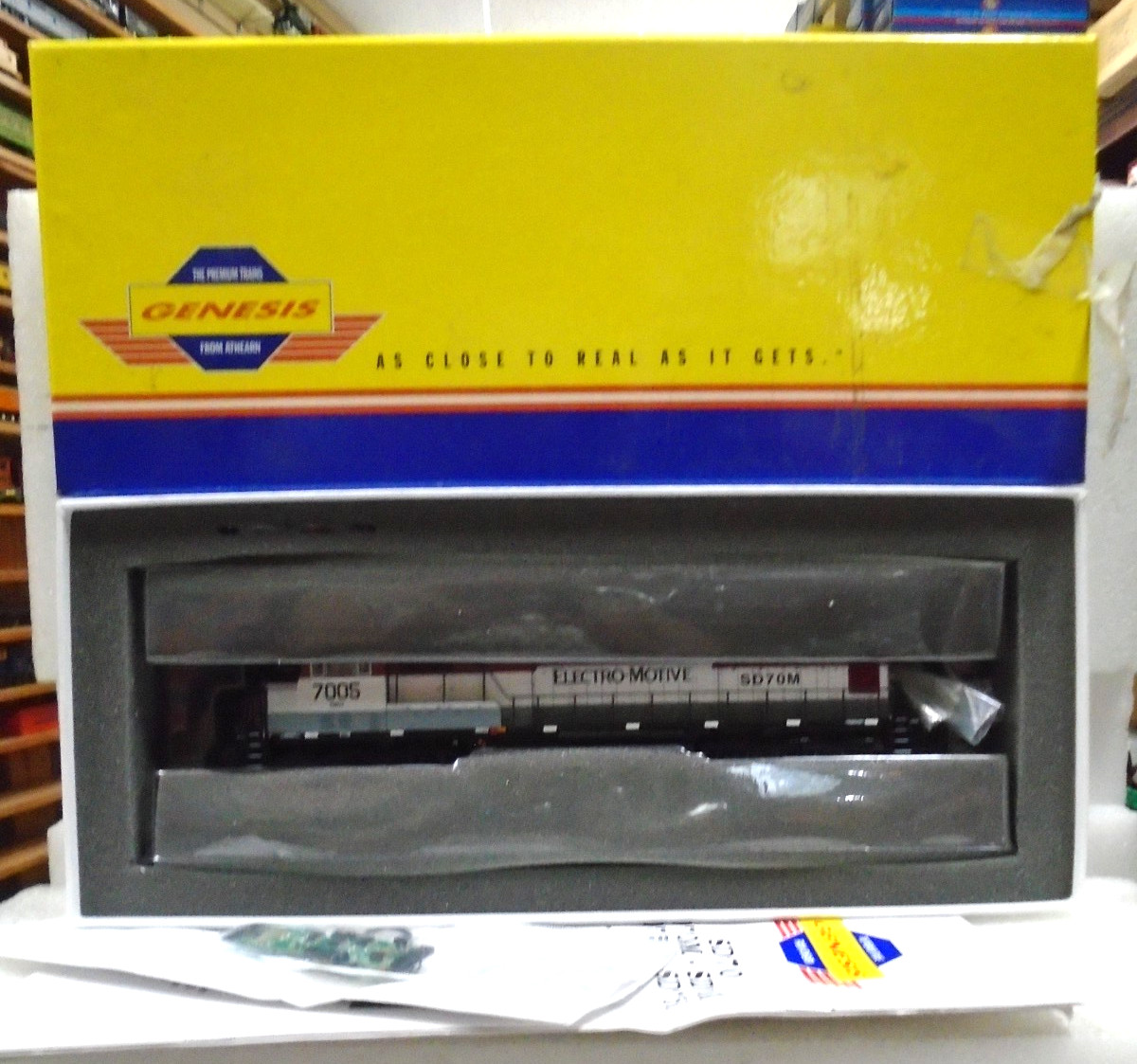 HO Genesis G6181 #2 SD70M EMD Leasing (Burg, Silv, Gray) NIB