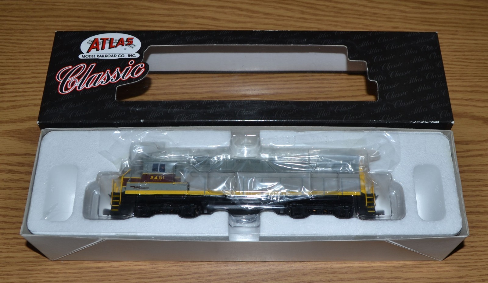 New Atlas HO Classic Erie Lackawanna C-425 #2451 – Item No. 9375