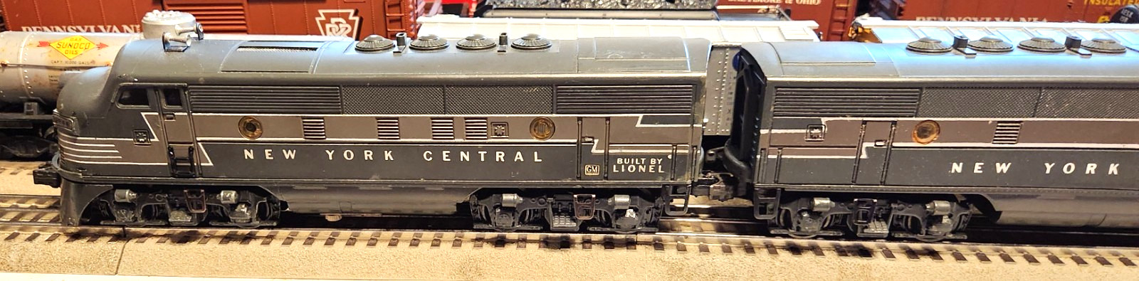 LIONEL RARE 2344 NEW YORK CENTRAL AB UNITS IN VERY GOOD CONDITION, RUNS WELL!
