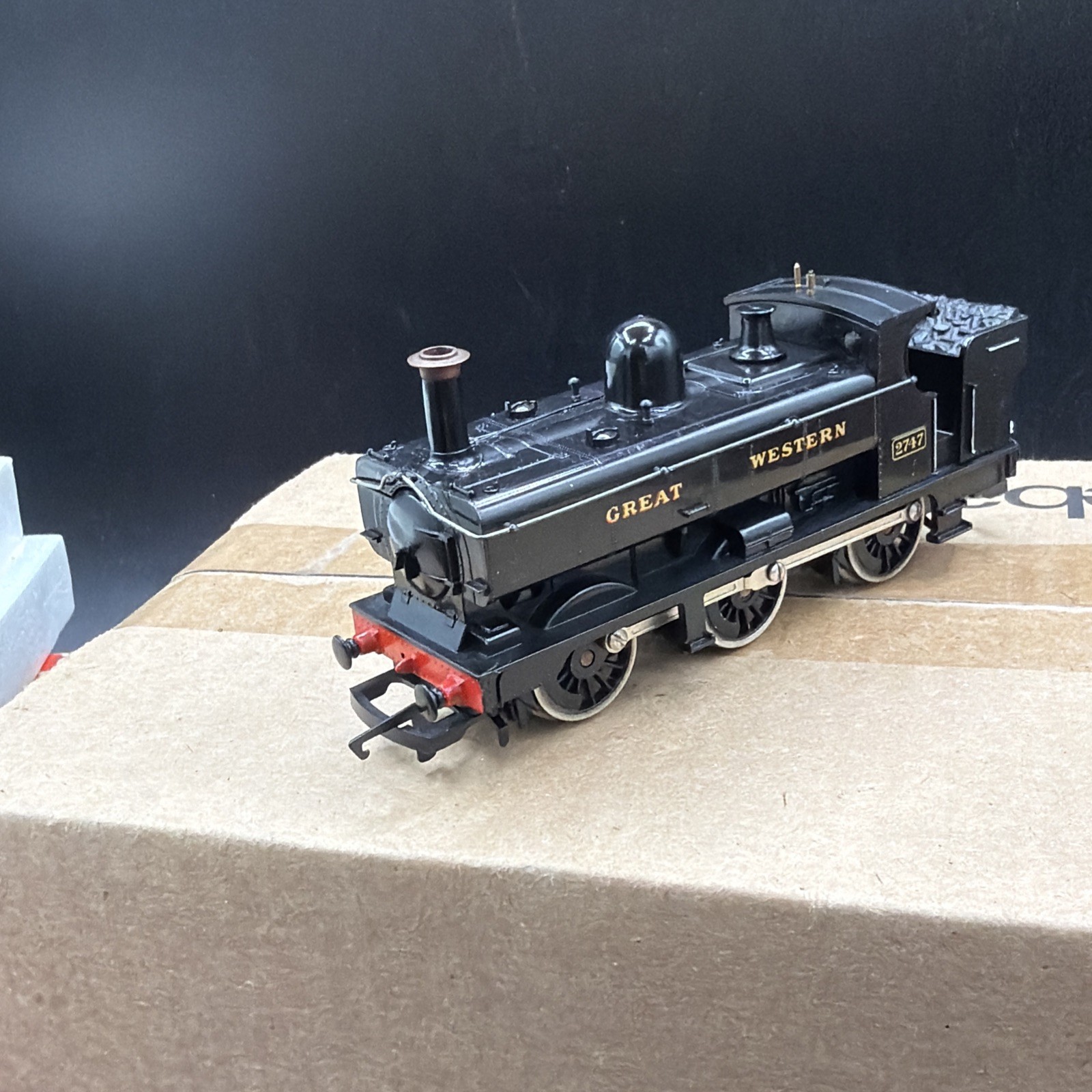 Hornby OO Scale Black R158 0-6-0 Great Western 2747 Steam Locomotive