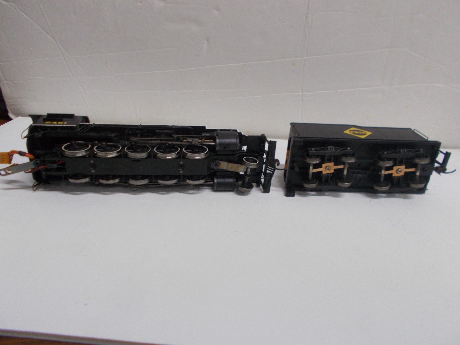 SPECTRUM~ERIE 2-10-0 RUSSIAN DECAPOD LOCOMOTIVE # 2461 & TENDER~DCC PLUG ~HO