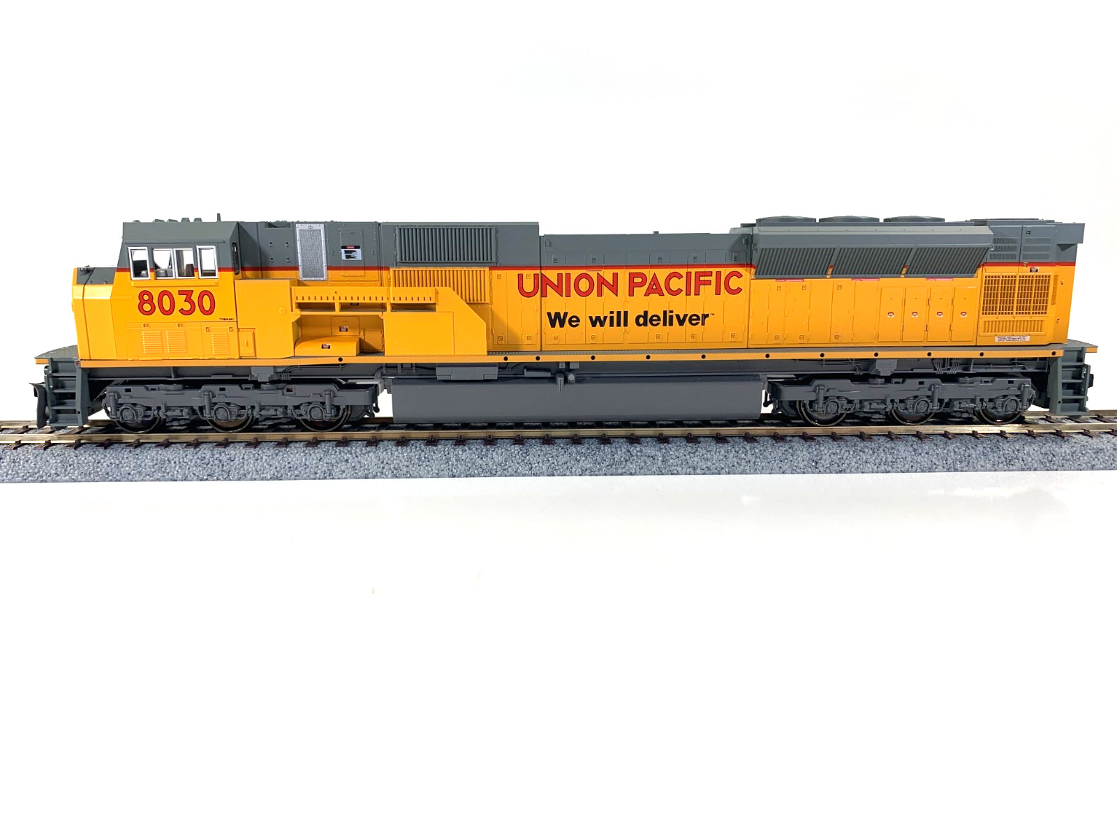 Kato HO 37-6366 Union Pacific SD90/43MAC Diesel # 8030 -DC / No Sound