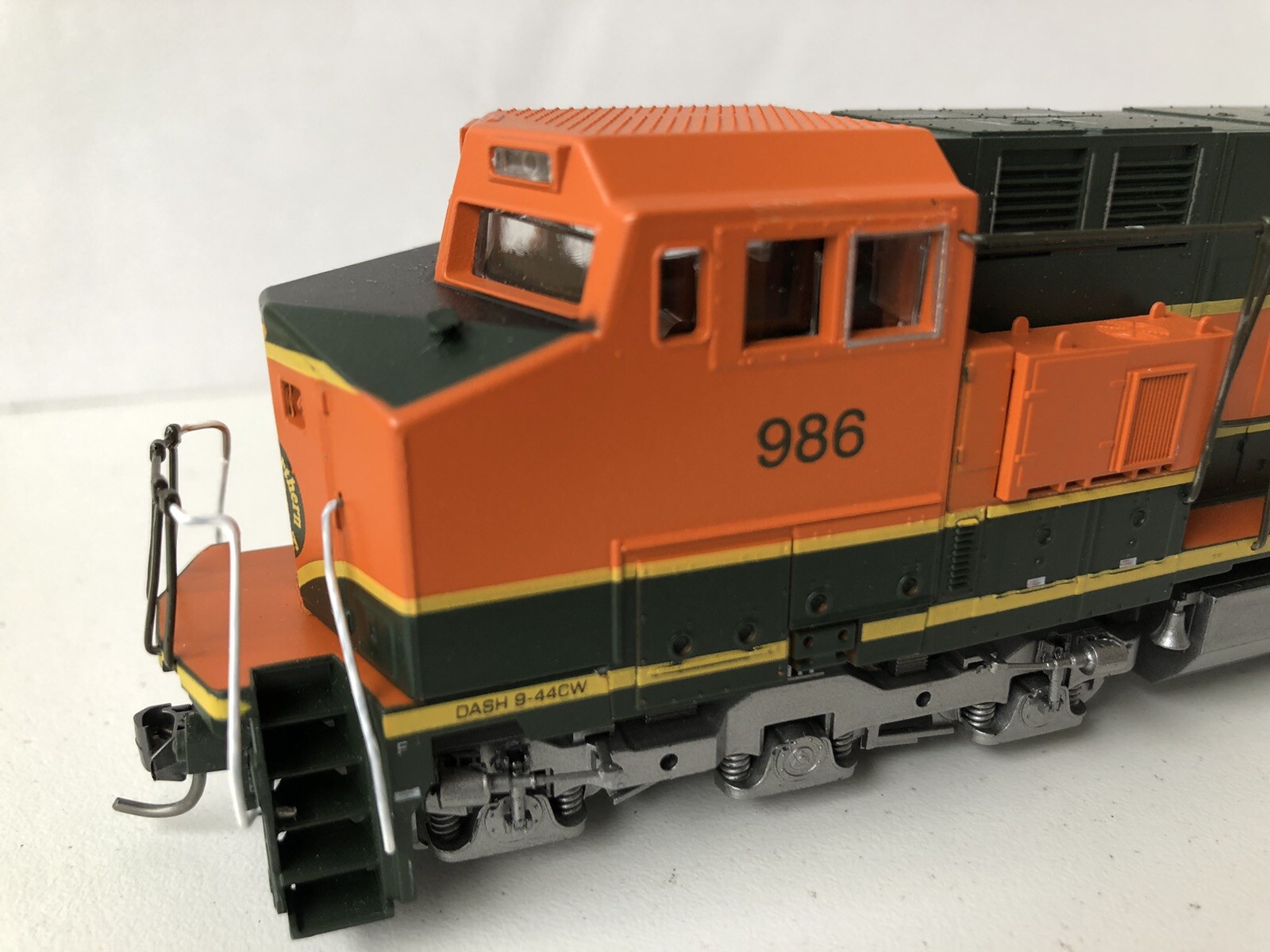 Athearn BNSF C44-9W #986 LED Lights Walkway HO Assembled