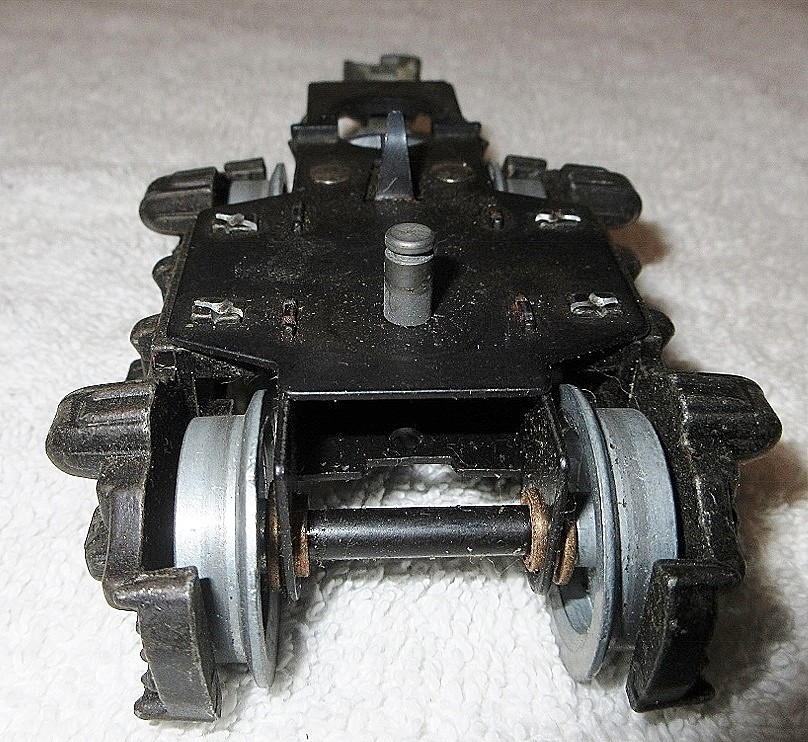 LIONEL/MPC DIESEL NON OPERATING TRUCK ,W/OPERATING COUPLER TRUCK