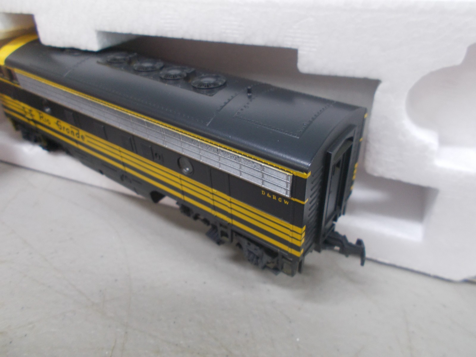 STEWART / KATO ~ RIO GRANDE F7A & F7B BOTH POWERED LOCOMOTIVES~NIB~HO SCALE