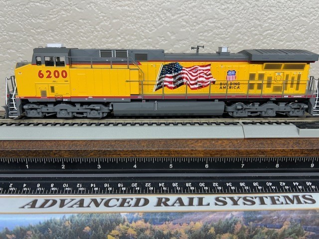 UNION PACIFIC- AC4400 ” BUILDING AMERICA FLAG ” LOCO- DC/DCC ready HO Scale NEW