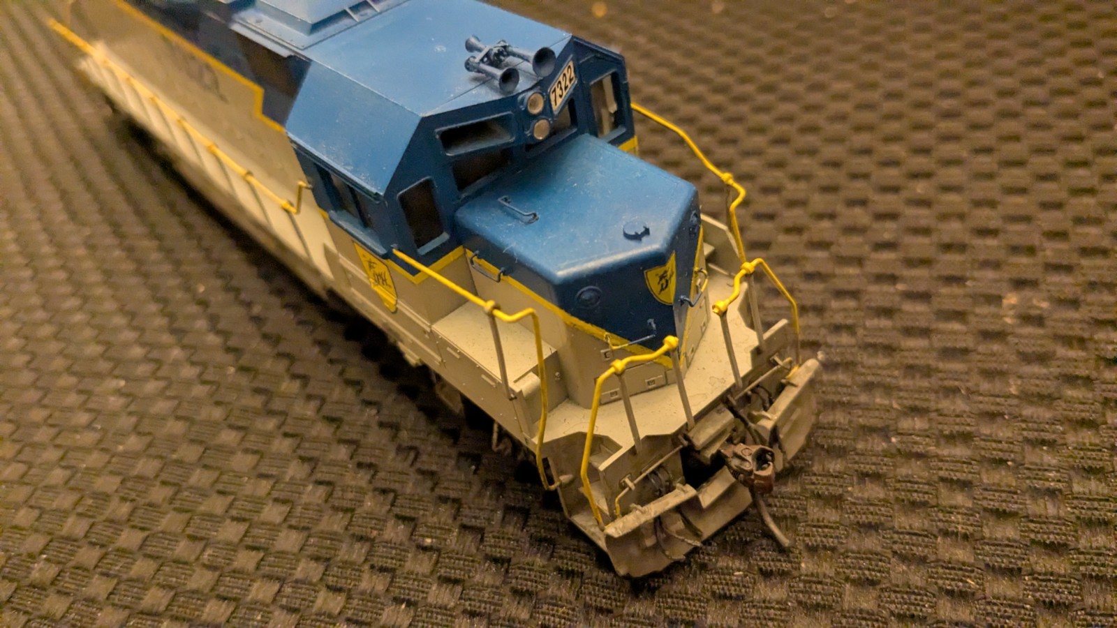 Athearn HO EMD GP38-2 Locomotive D and H #7322, runs great! Has Japan motor